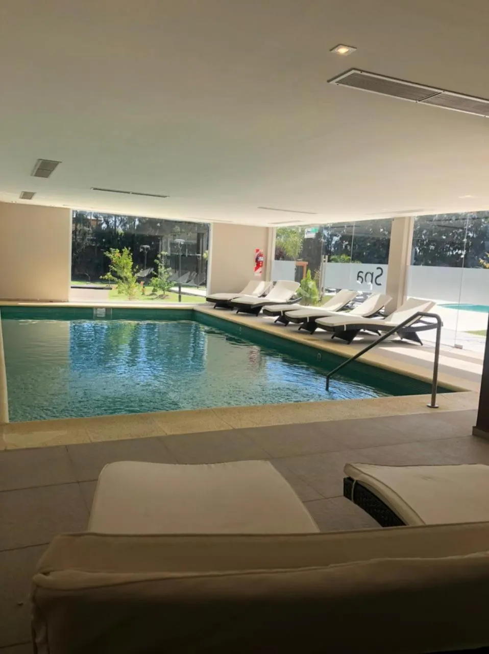 Swimming pool in Howard Johnson Plaza & Convention Center Spa La Plata