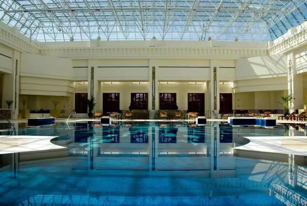 Swimming pool in Wyndham Grand Tianjin Jingjin City