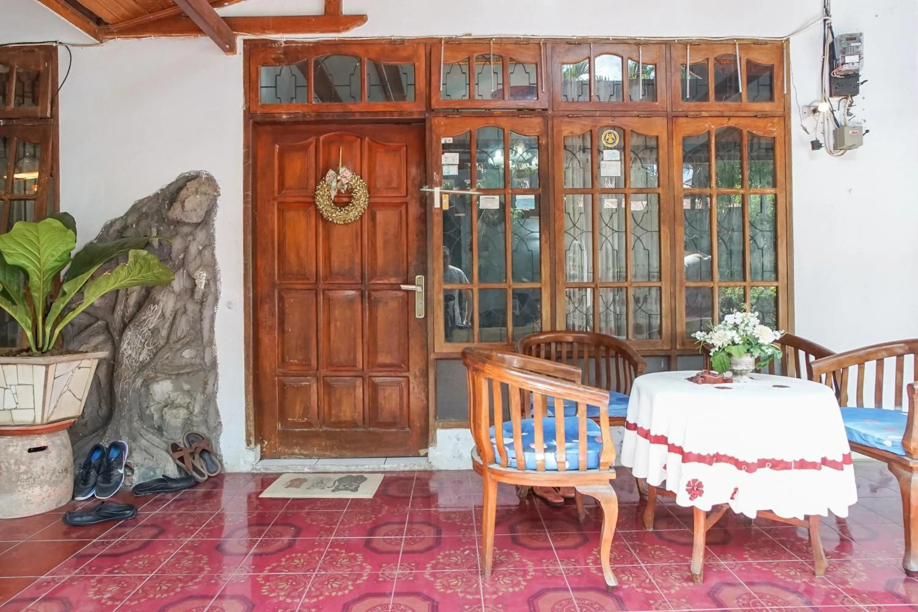 Facade/entrance in PAS Residence