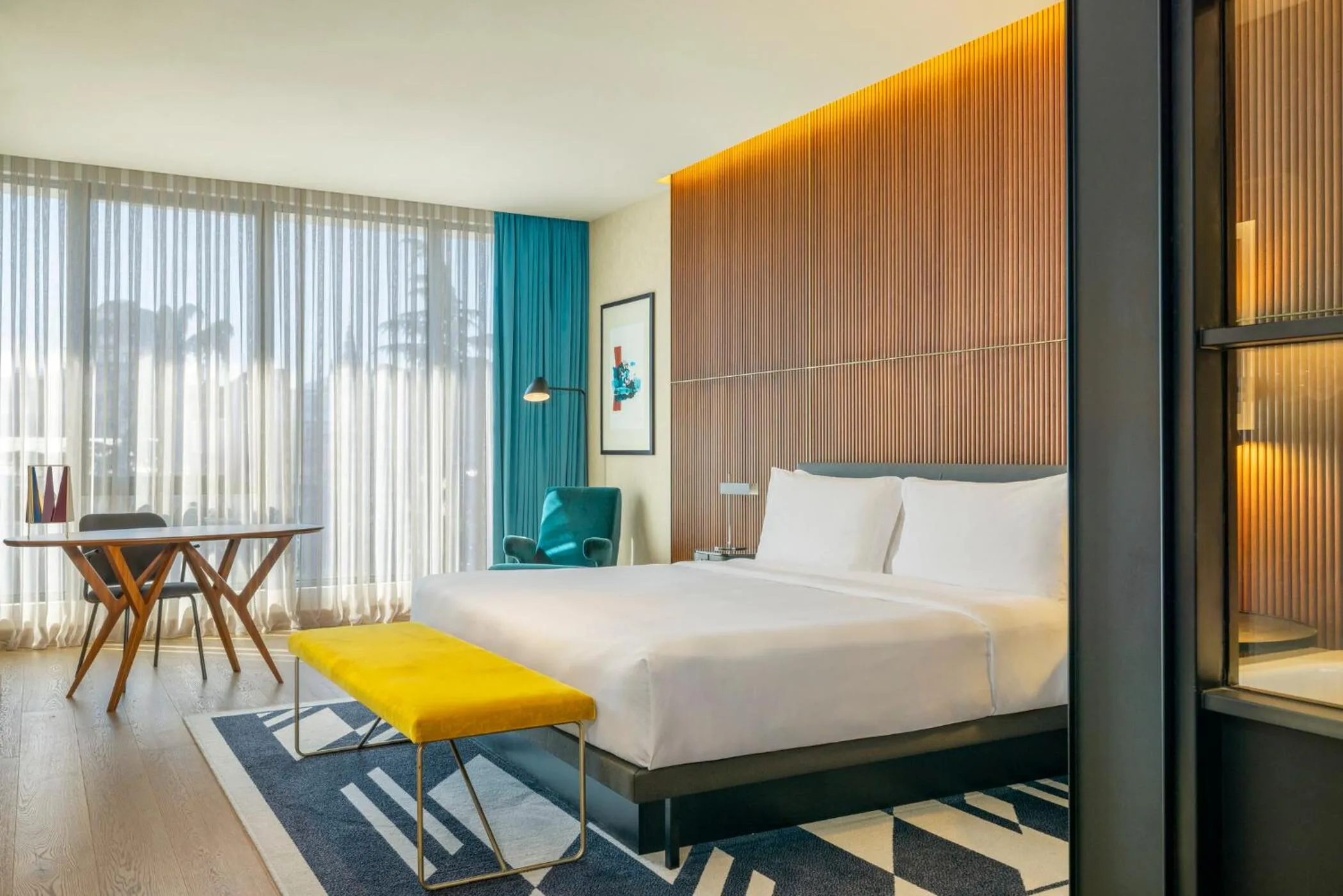 Living room, Bed in Le Meridien Batumi