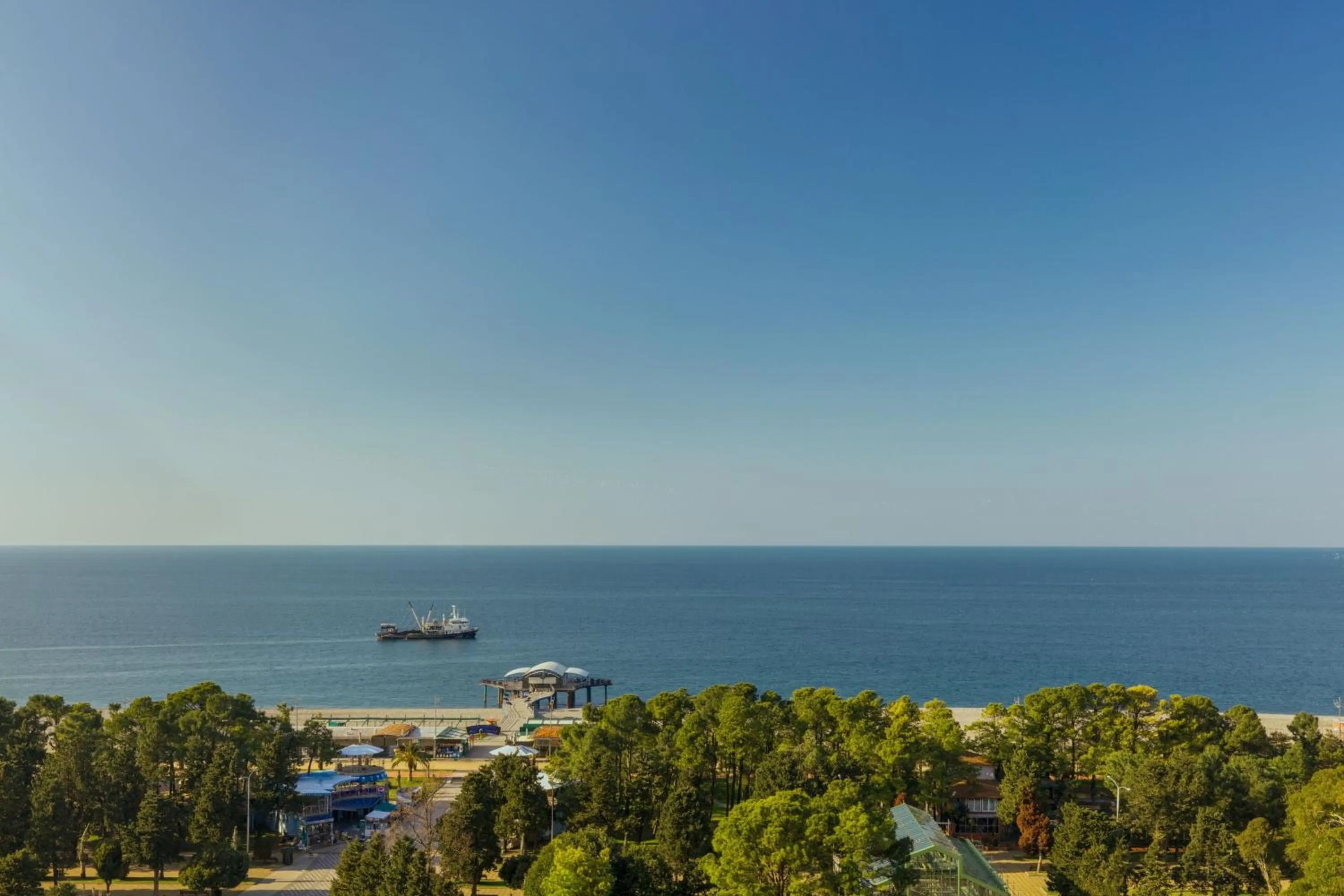 Photo of the whole room in Le Meridien Batumi