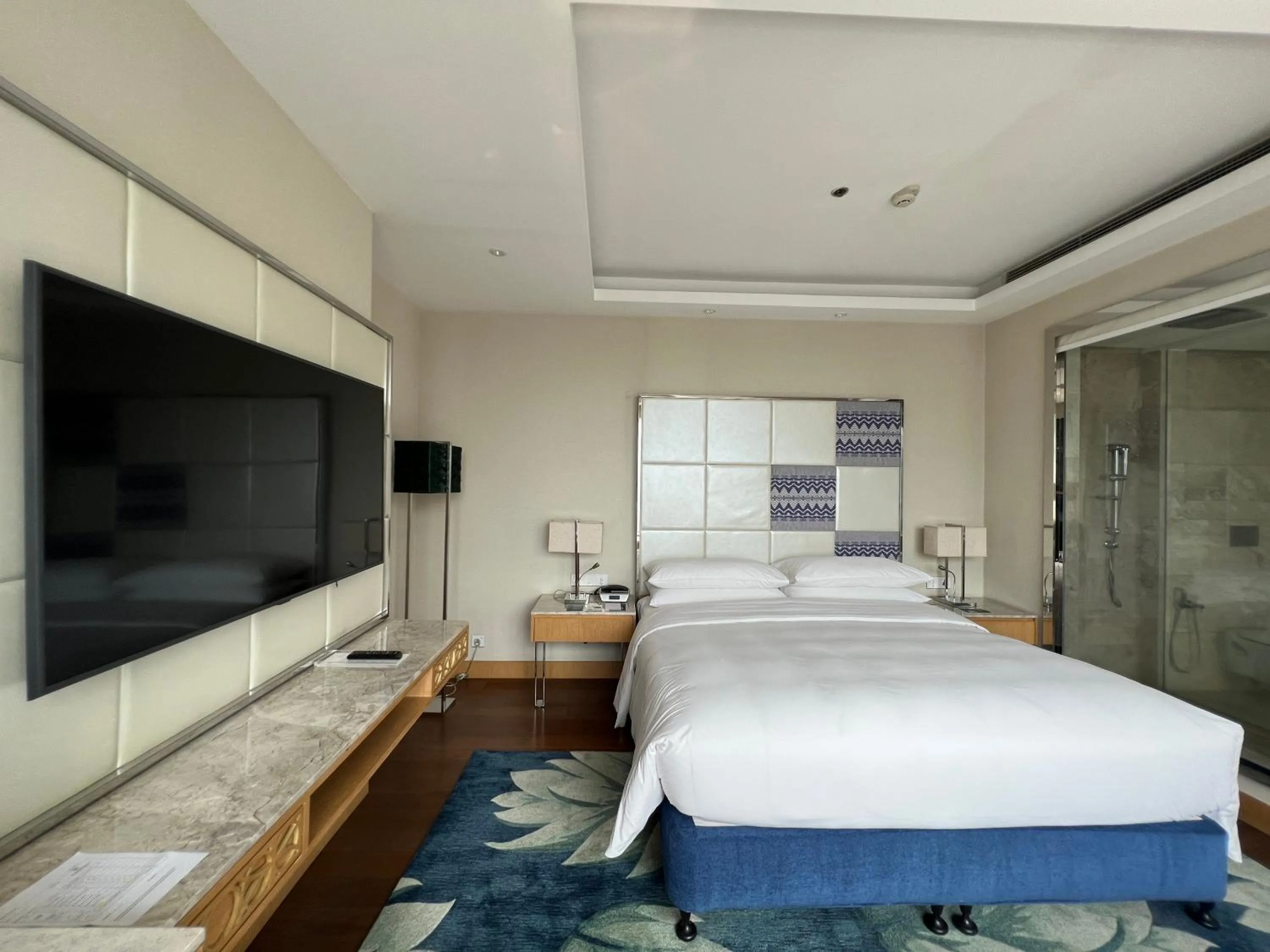 Bed in Renaissance Dhaka Gulshan Hotel