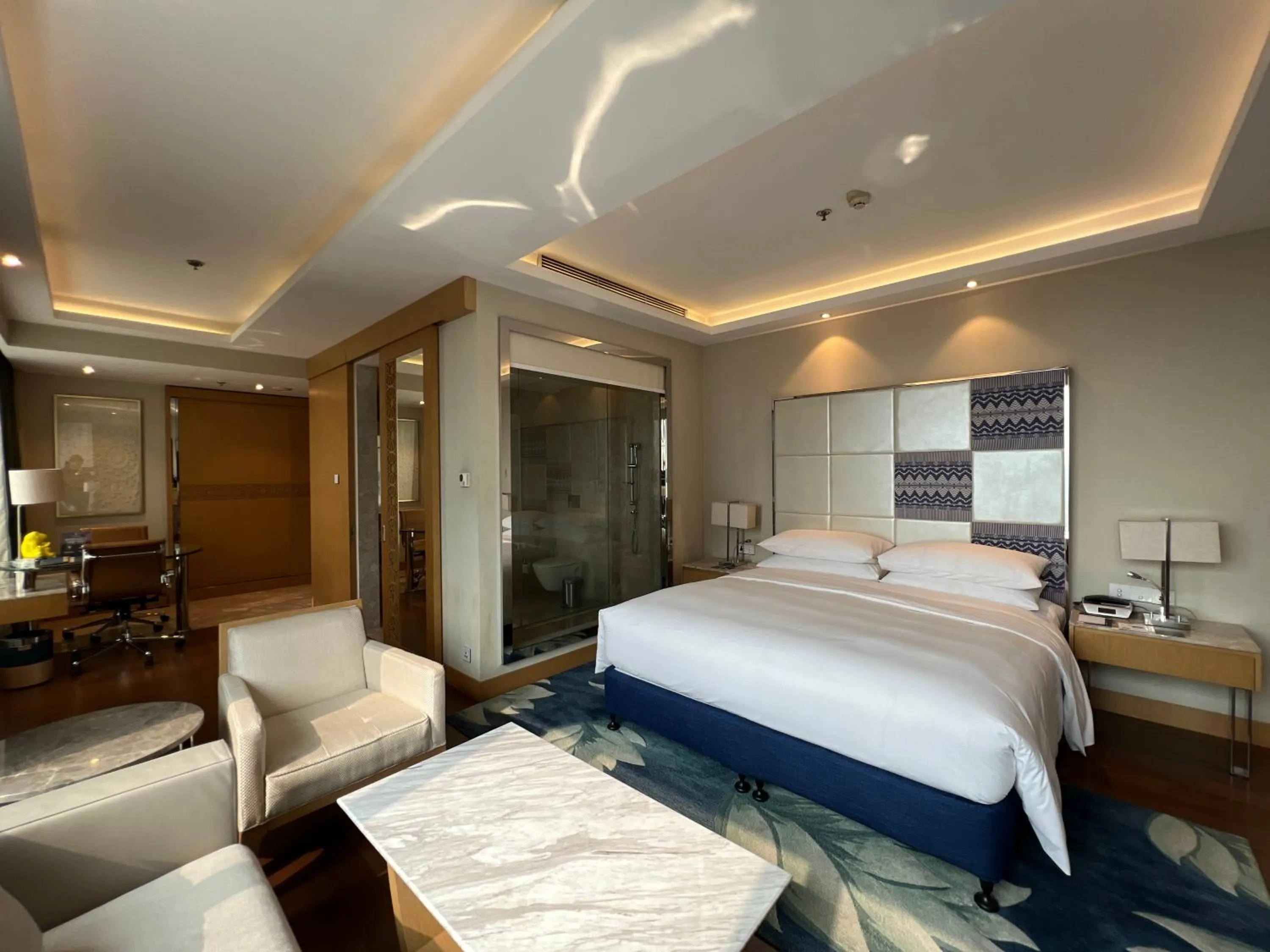 Bedroom, Bed in Renaissance Dhaka Gulshan Hotel