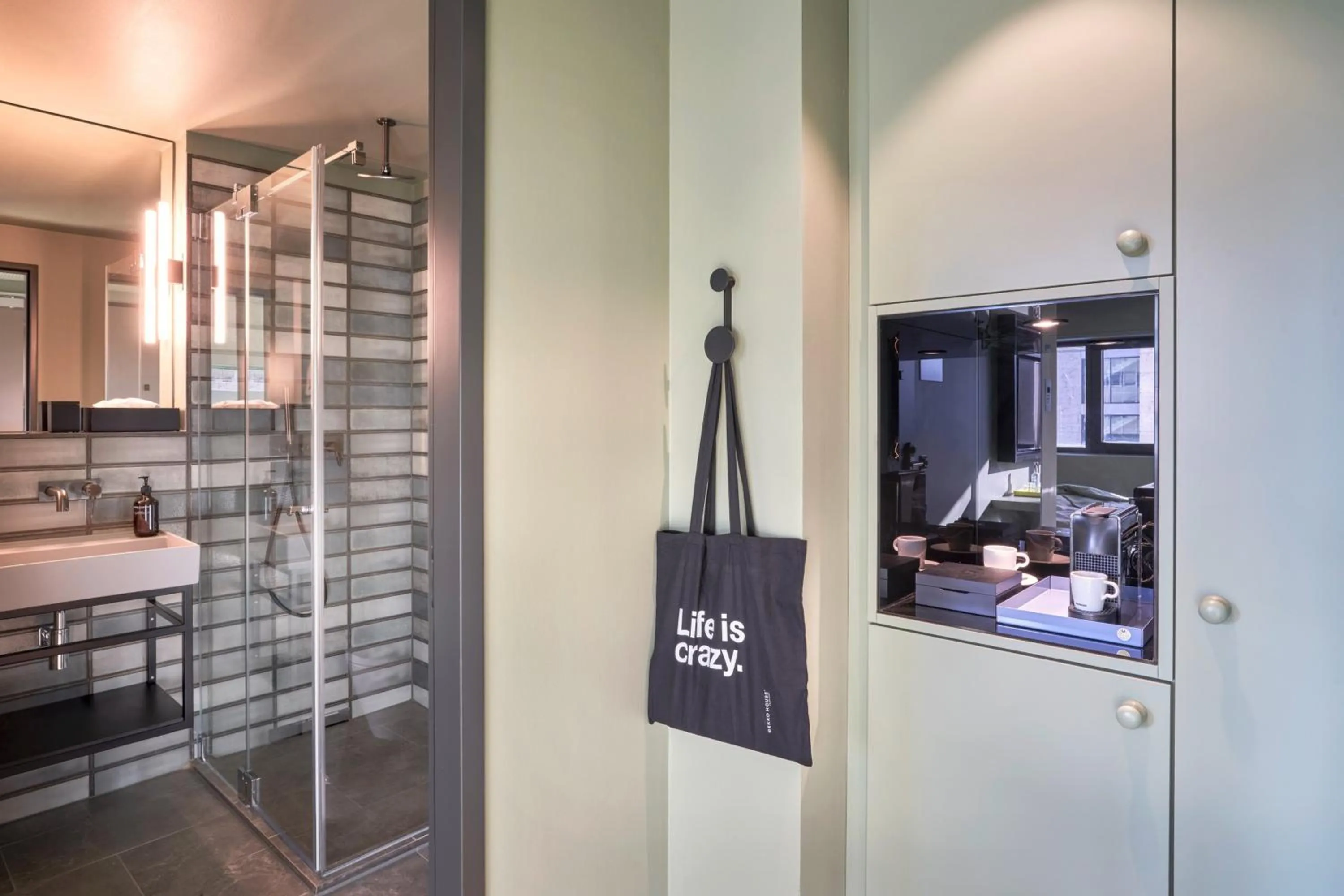 Photo of the whole room in Gekko House Frankfurt, a Tribute Portfolio Hotel