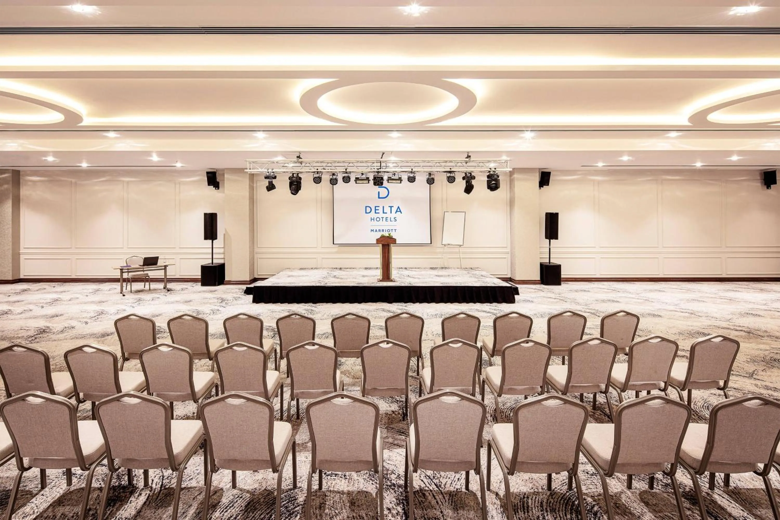 Entertainment in Delta Hotels by Marriott Istanbul Vadi