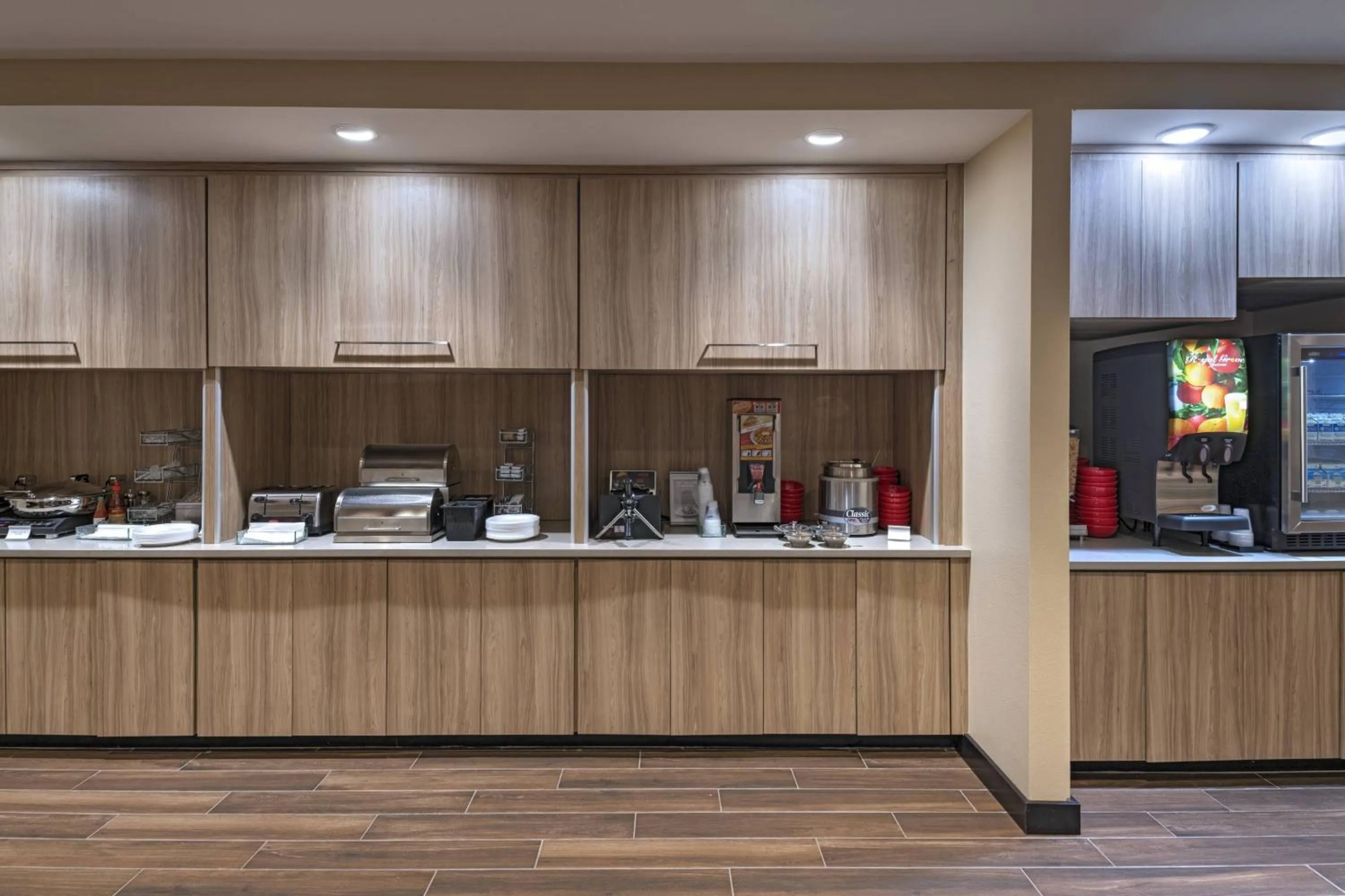 Breakfast in TownePlace Suites by Marriott Naples