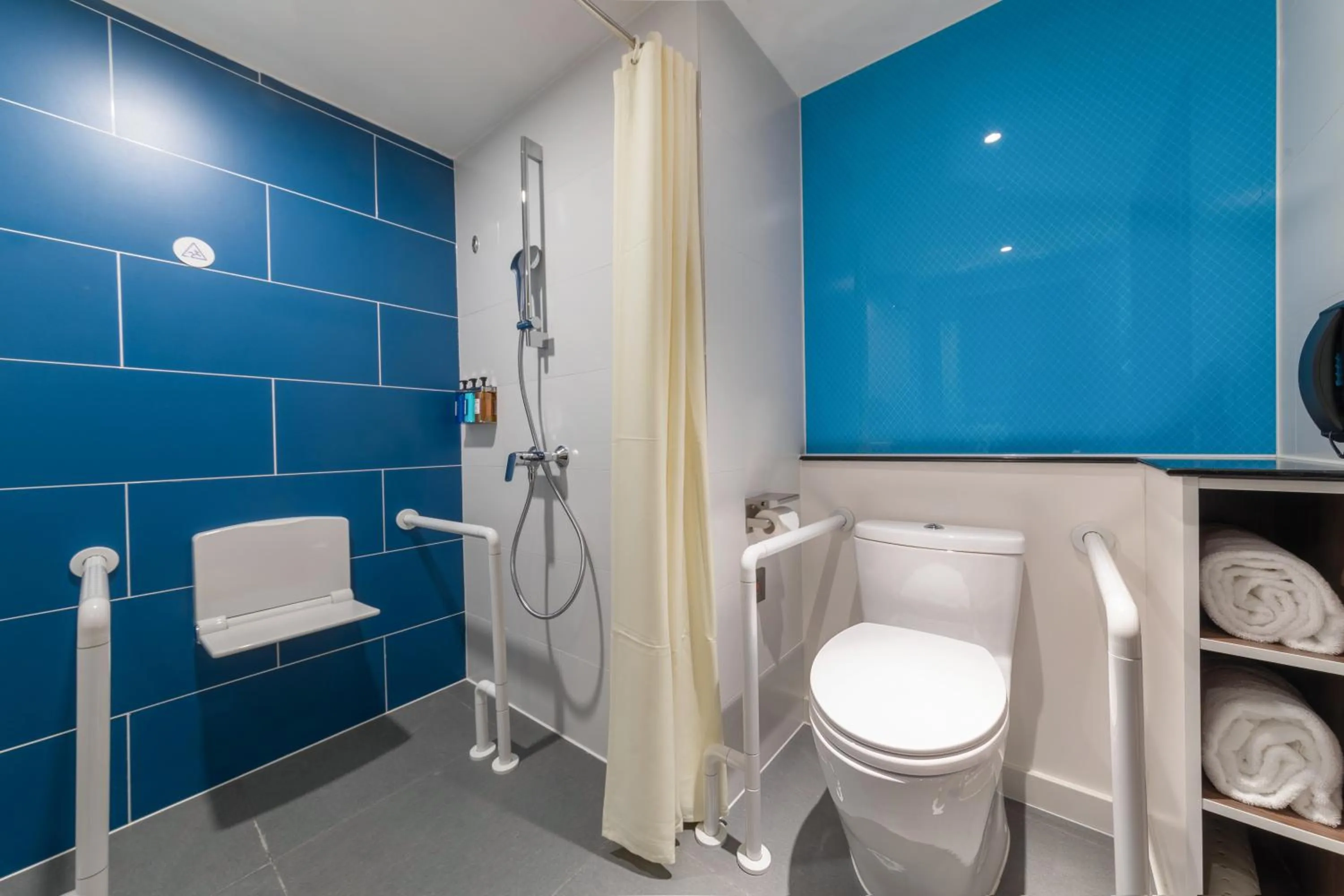 Toilet in Holiday Inn Express Ningbo City Center by IHG