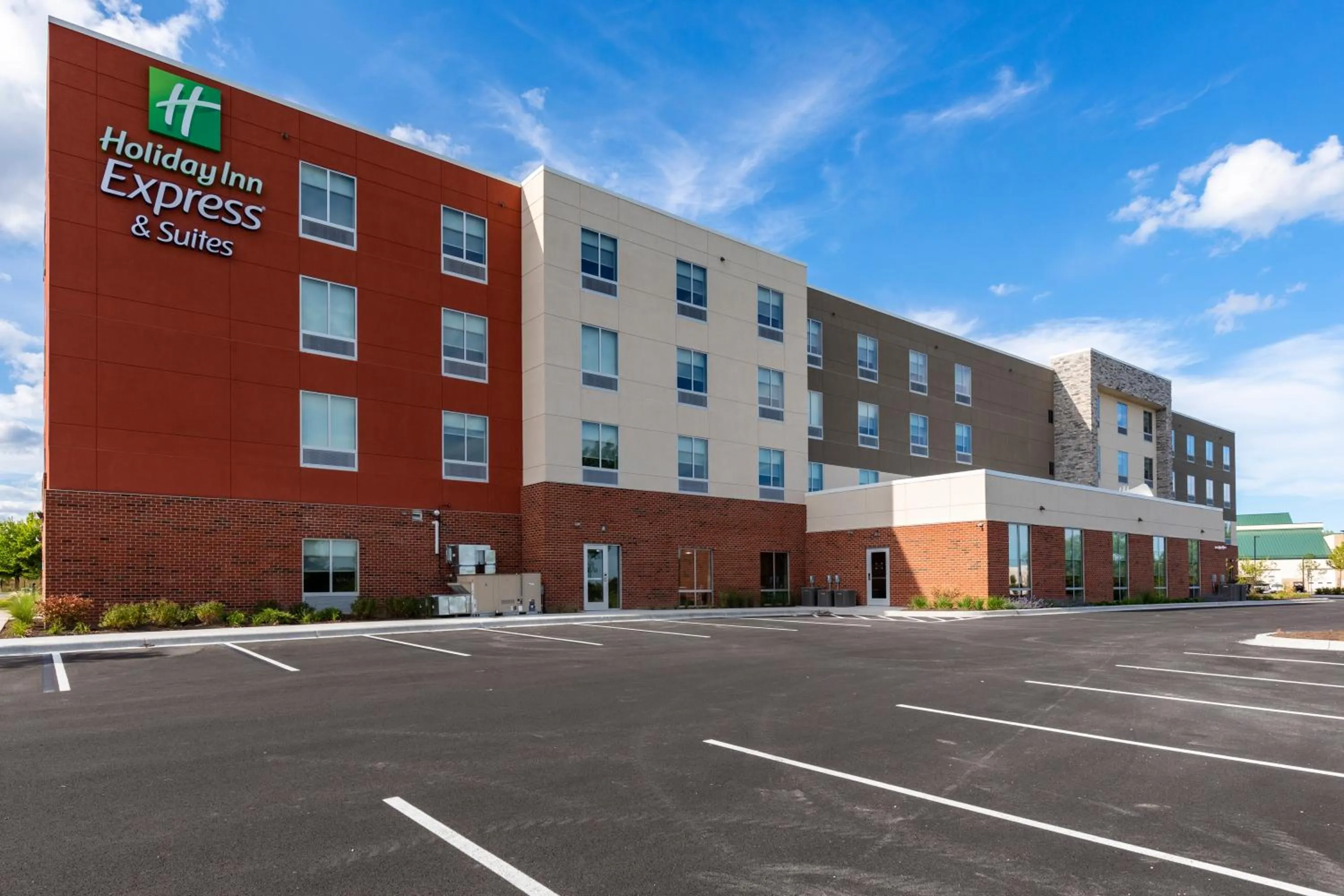 Property building in Holiday Inn Express & Suites Chicago - Hoffman Estates by IHG