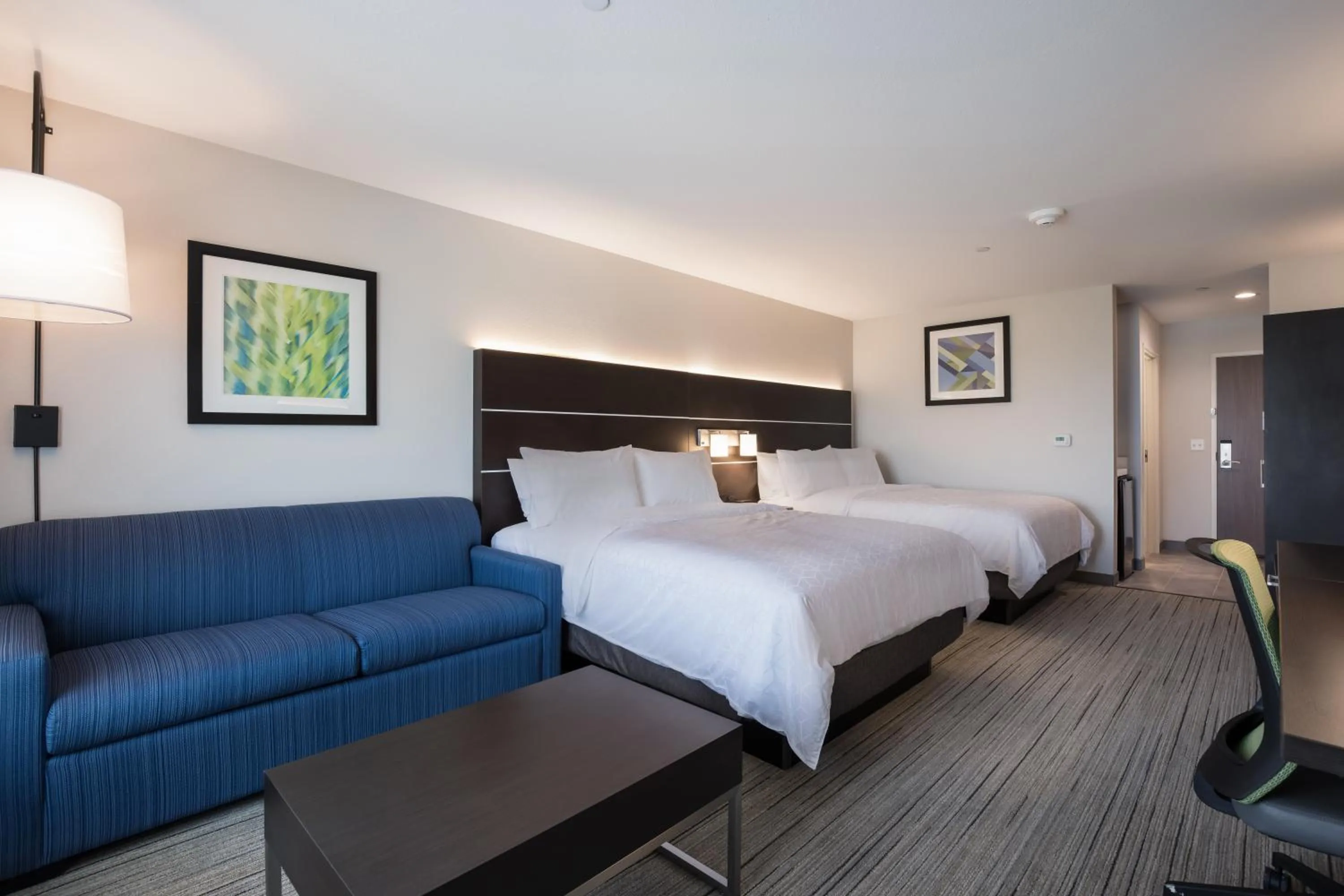 Bedroom, Bed in Holiday Inn Express & Suites Chicago - Hoffman Estates by IHG