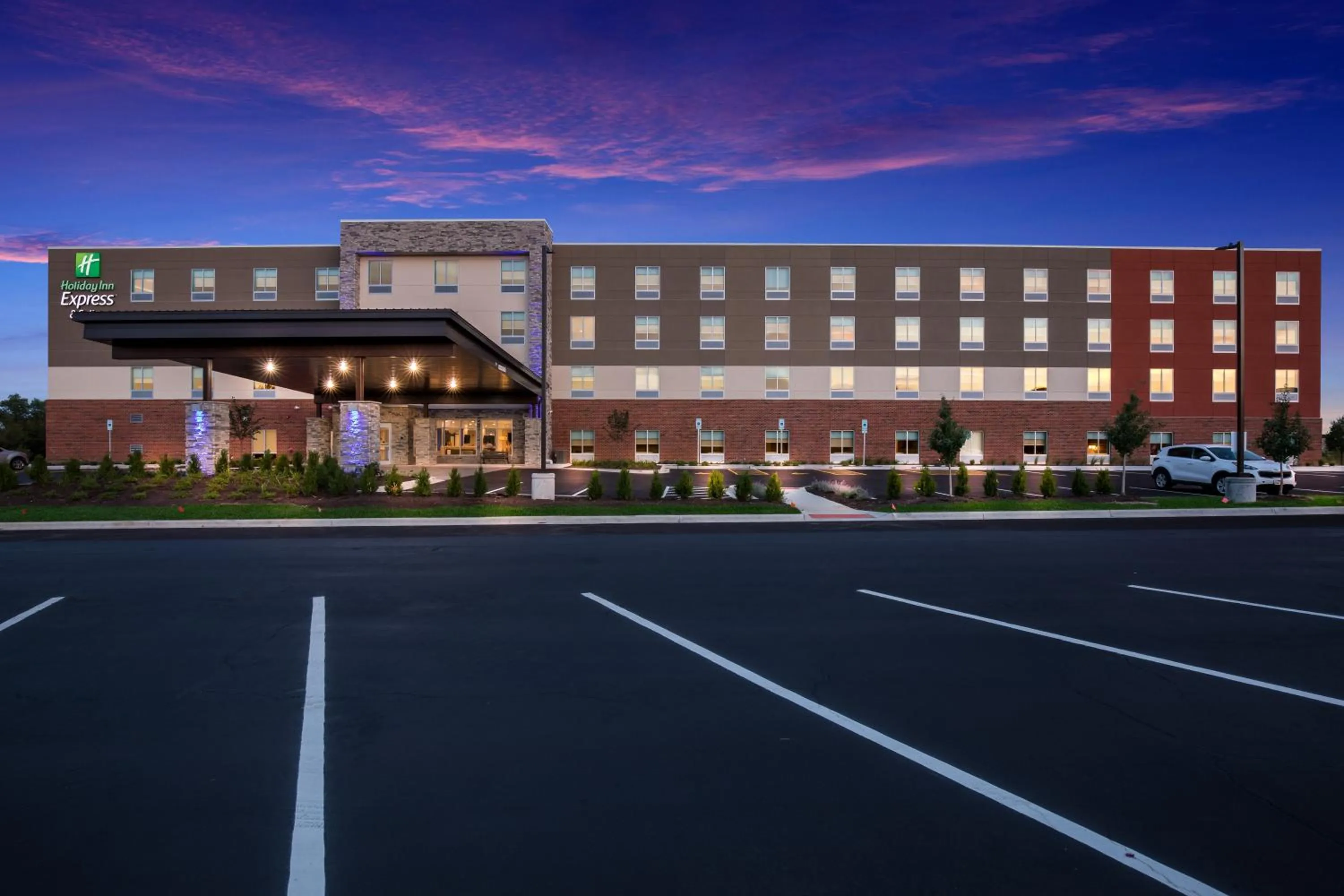 Property building in Holiday Inn Express & Suites Chicago - Hoffman Estates by IHG