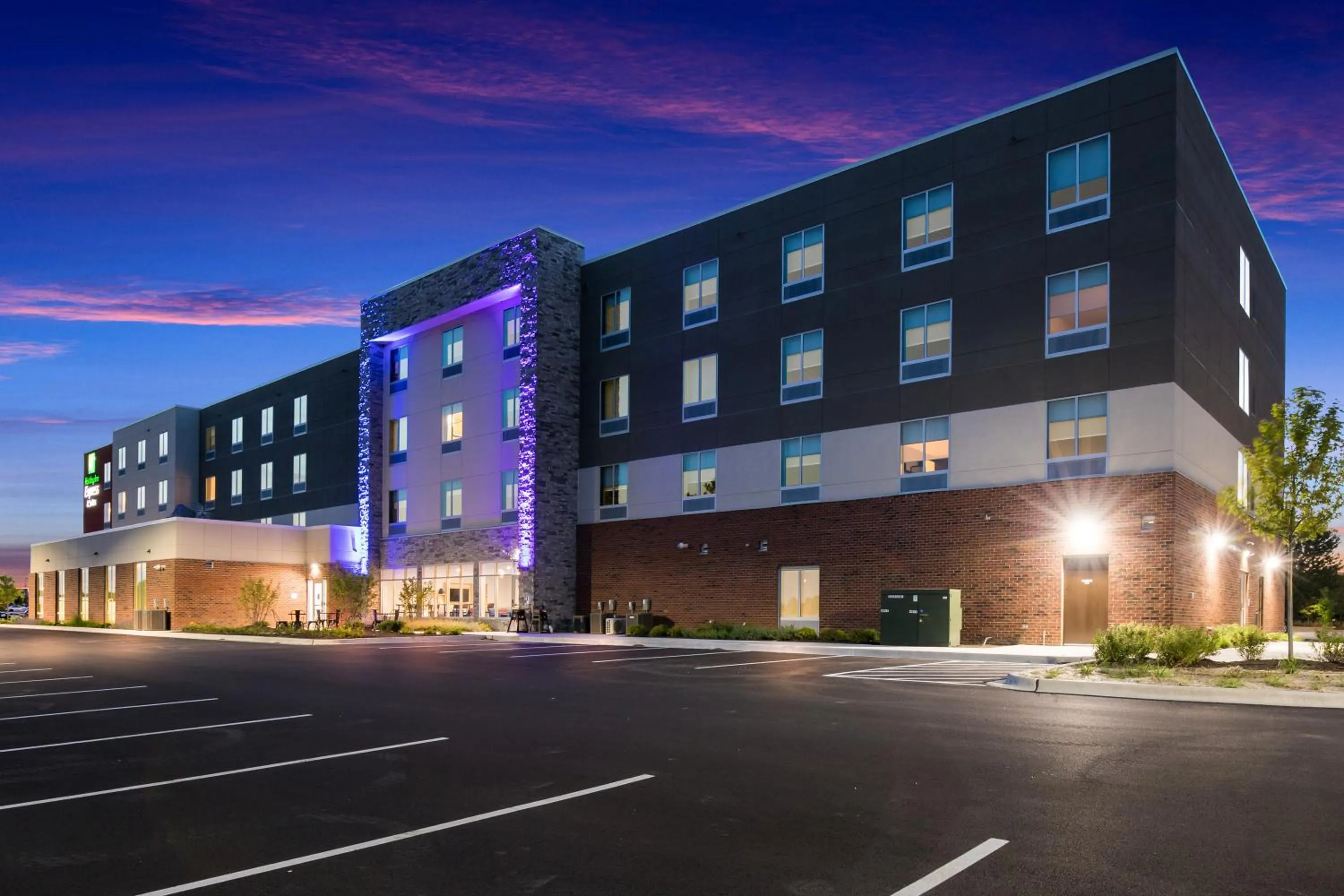 Property building in Holiday Inn Express & Suites Chicago - Hoffman Estates by IHG