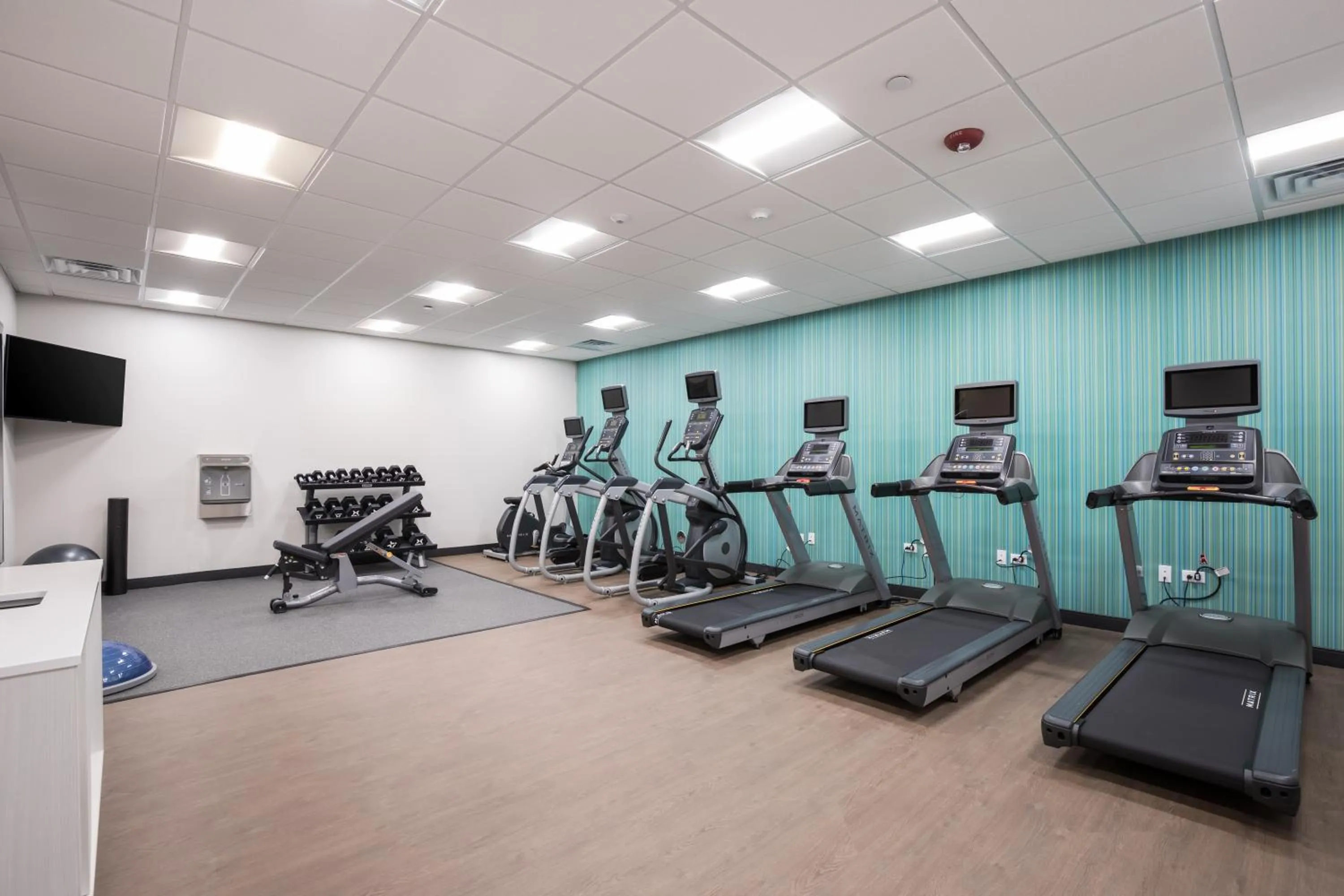 Fitness centre/facilities in Holiday Inn Express & Suites Chicago - Hoffman Estates by IHG
