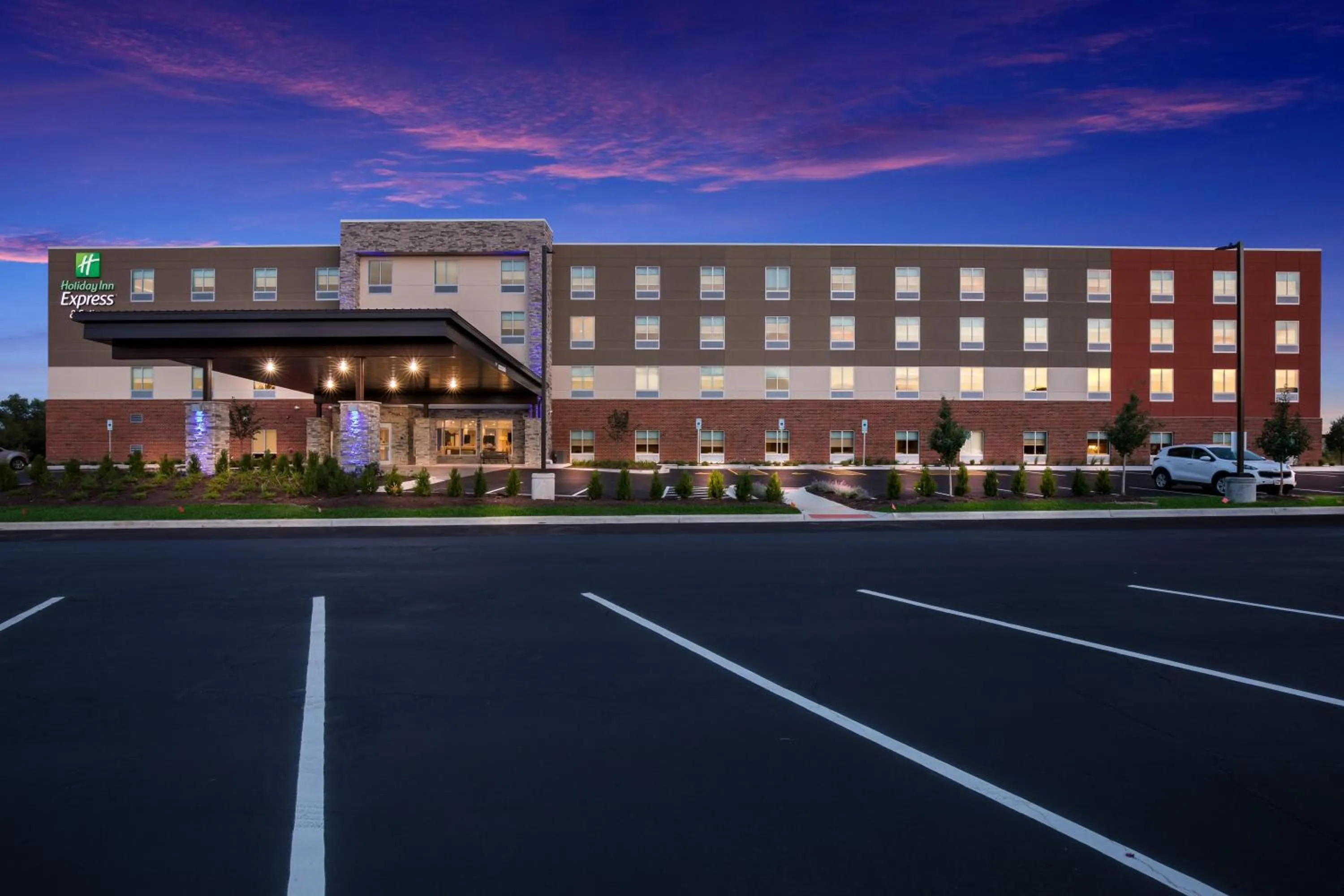 Property building in Holiday Inn Express & Suites Chicago - Hoffman Estates by IHG