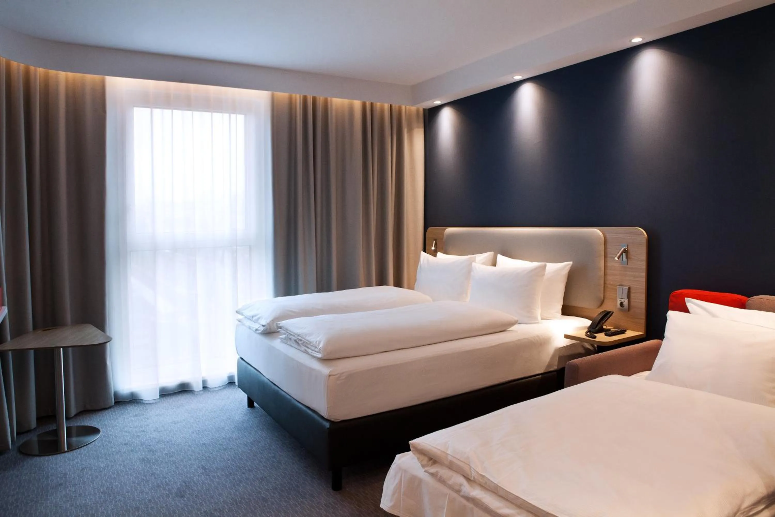 Photo of the whole room, Bed in Holiday Inn Express - Darmstadt by IHG