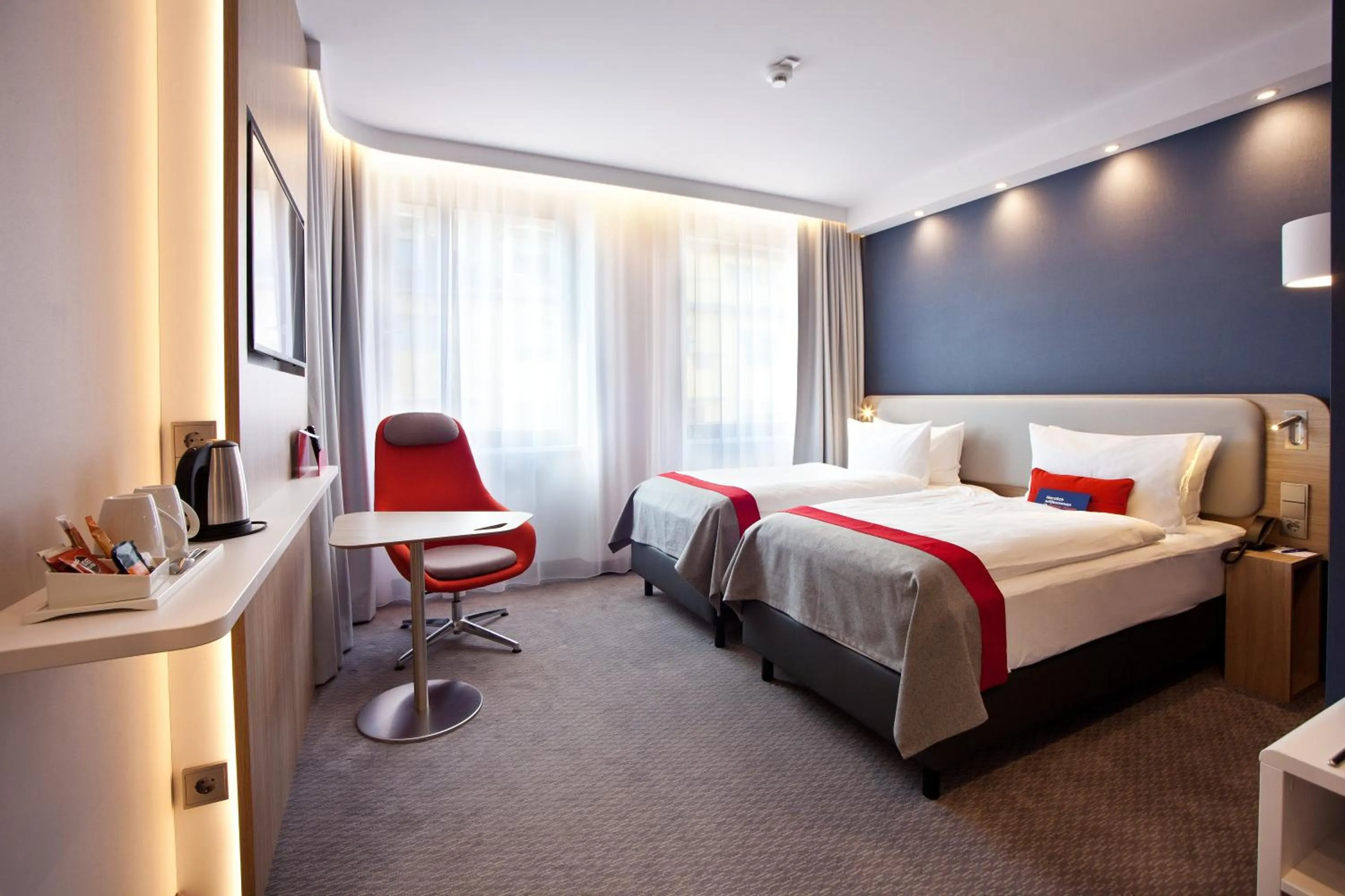 Photo of the whole room, Bed in Holiday Inn Express - Darmstadt by IHG