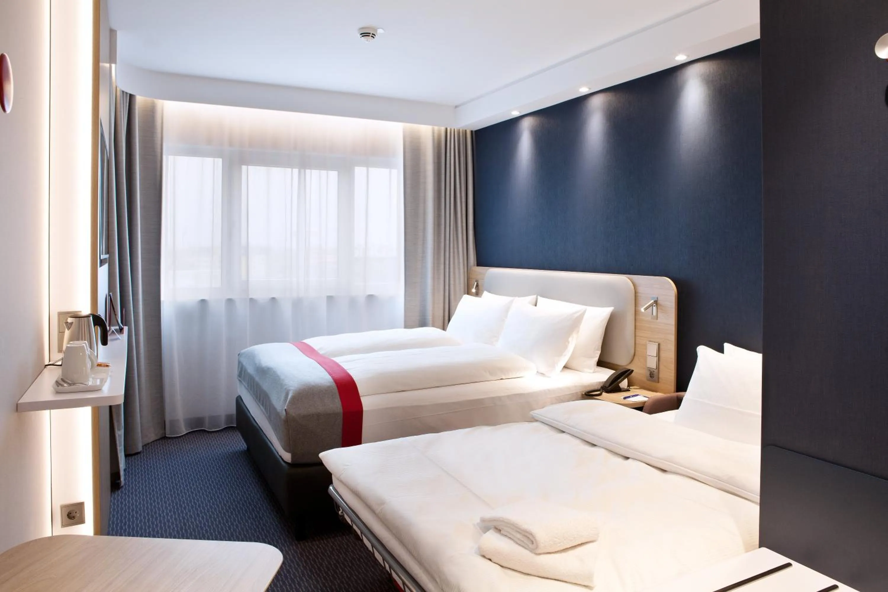 Photo of the whole room, Bed in Holiday Inn Express - Darmstadt by IHG
