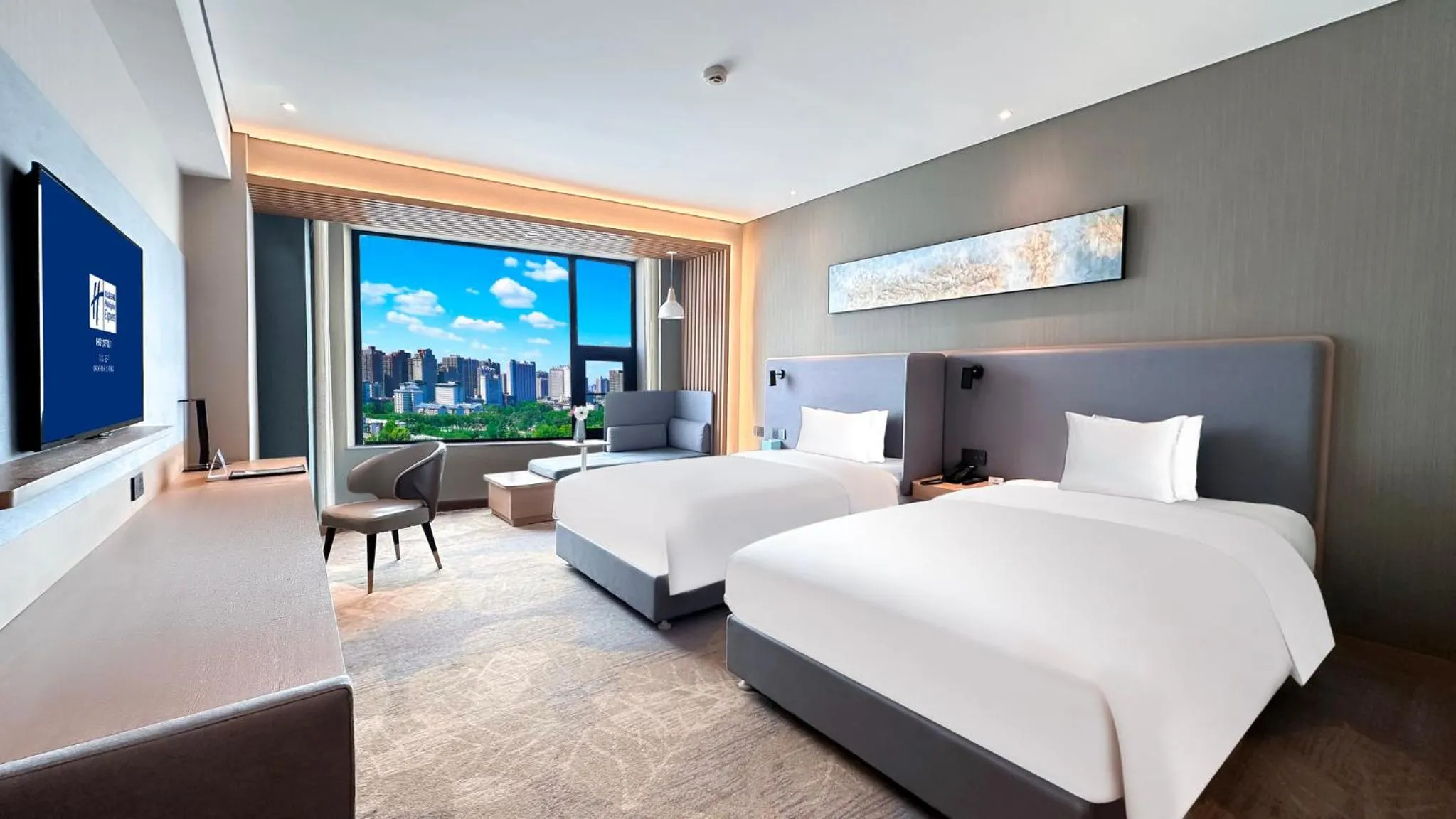 Photo of the whole room, Bed in Holiday Inn Express Liaocheng Chiping by IHG