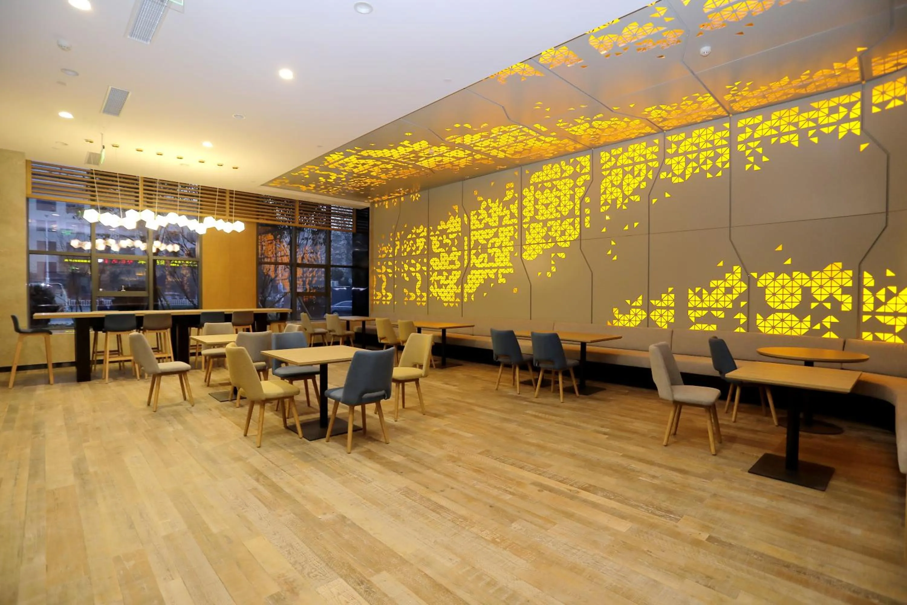 Lounge or bar in Holiday Inn Express Liaocheng Chiping by IHG