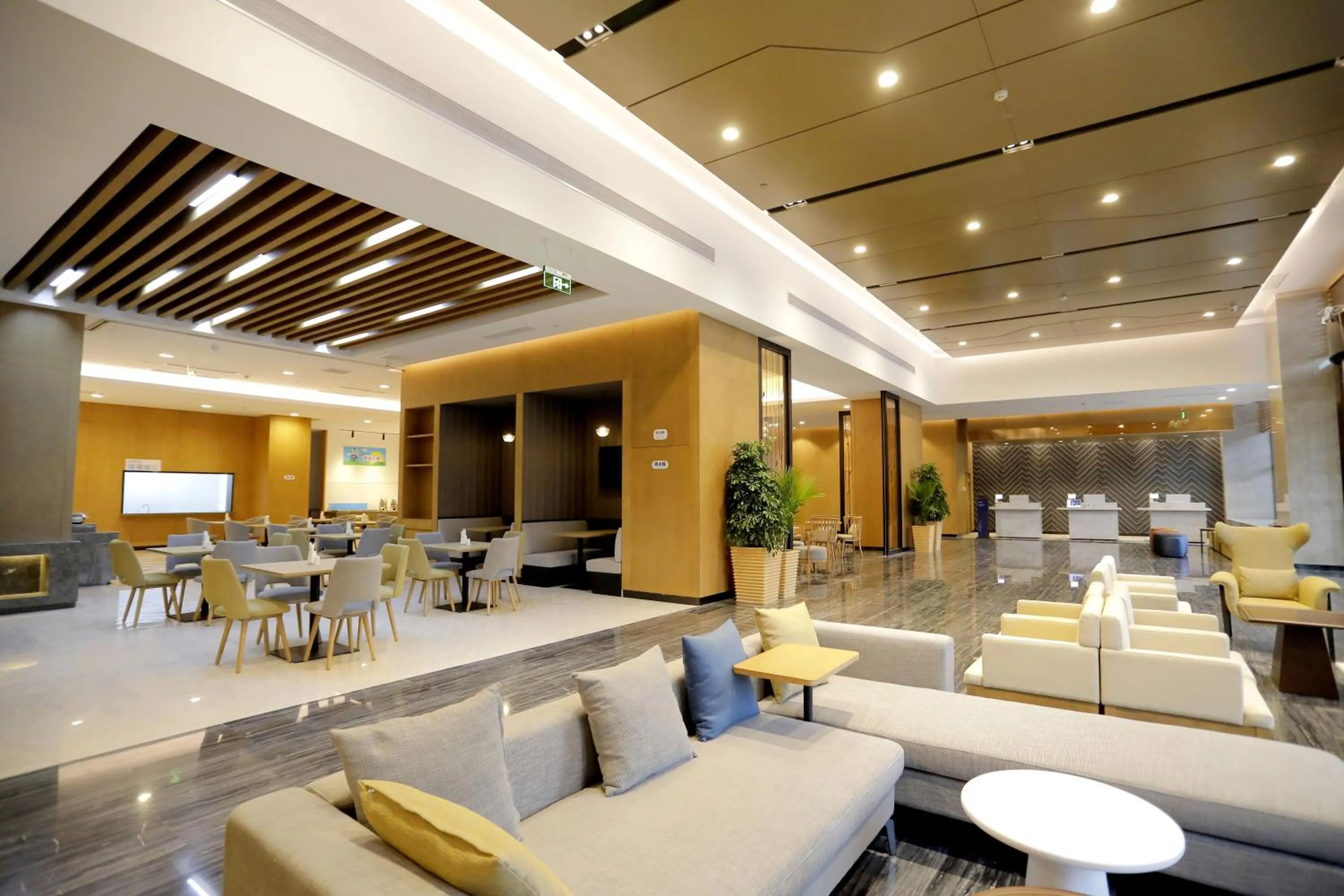Lobby or reception in Holiday Inn Express Liaocheng Chiping by IHG