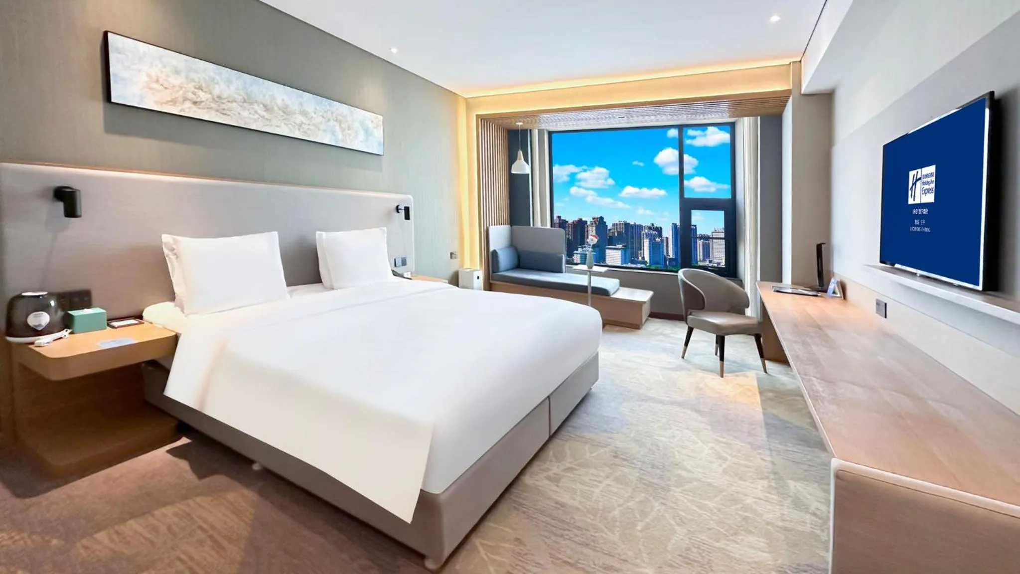 Photo of the whole room, Bed in Holiday Inn Express Liaocheng Chiping by IHG
