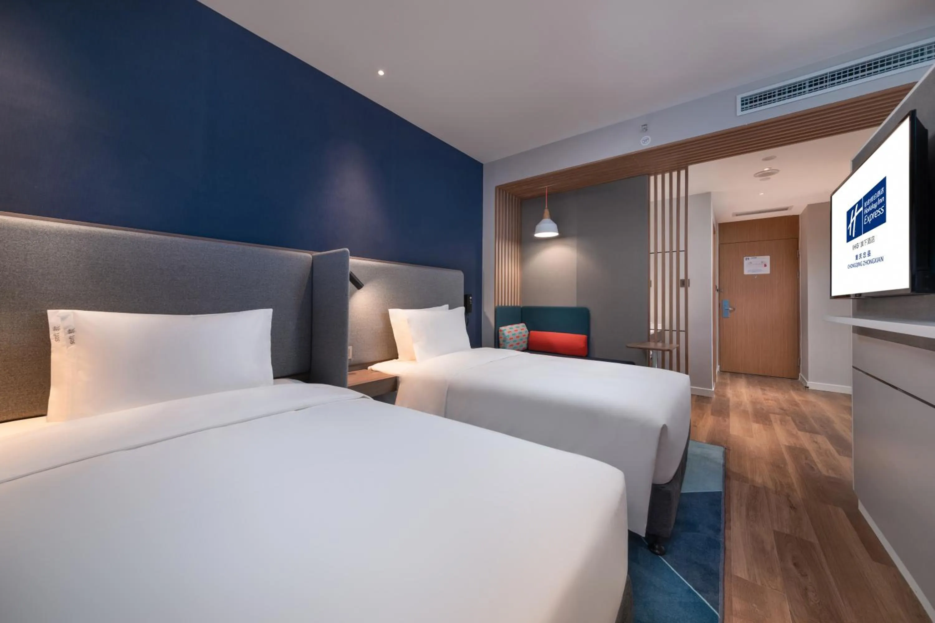 Bed in Holiday Inn Express Chongqing Zhongxian by IHG