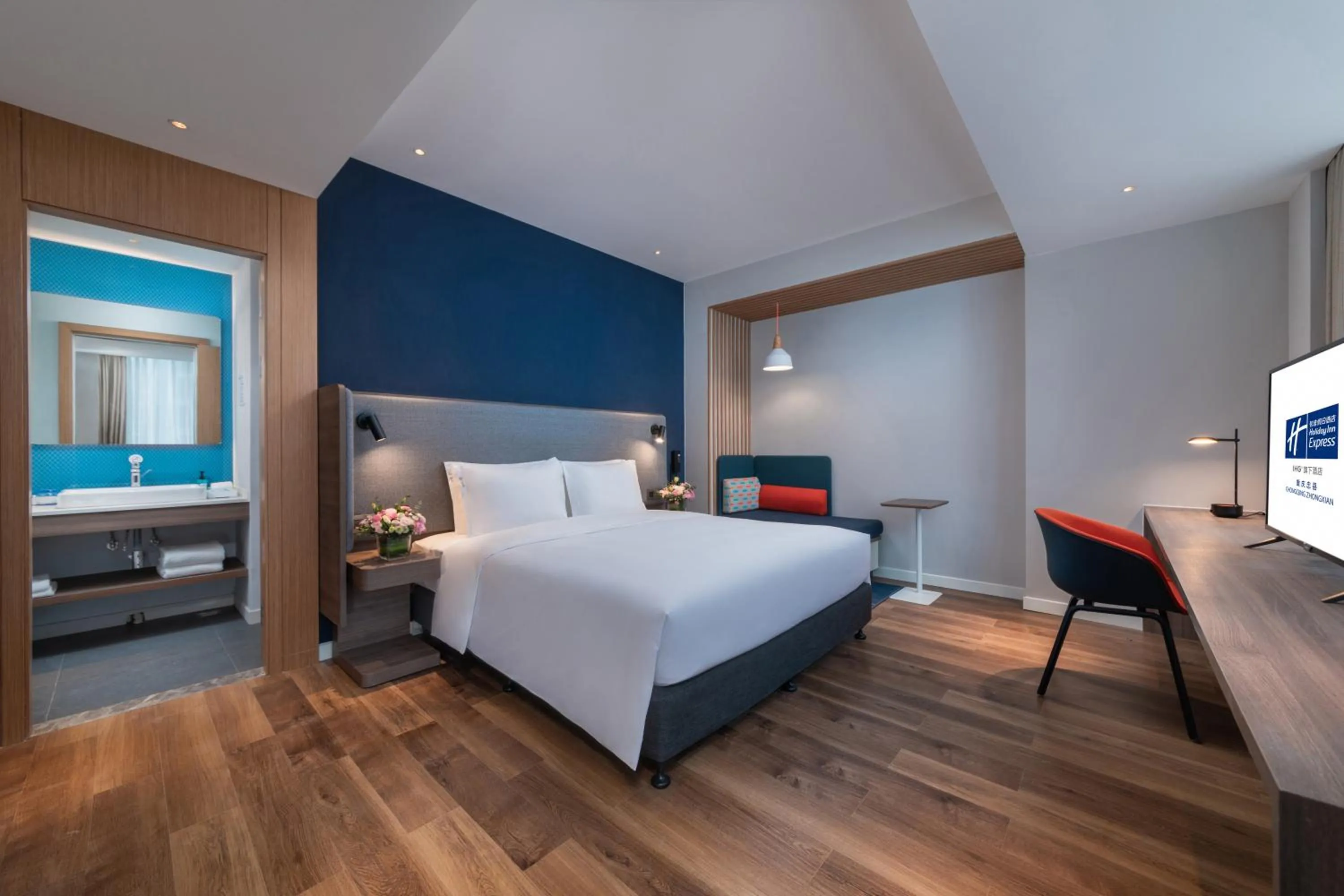 Bed in Holiday Inn Express Chongqing Zhongxian by IHG