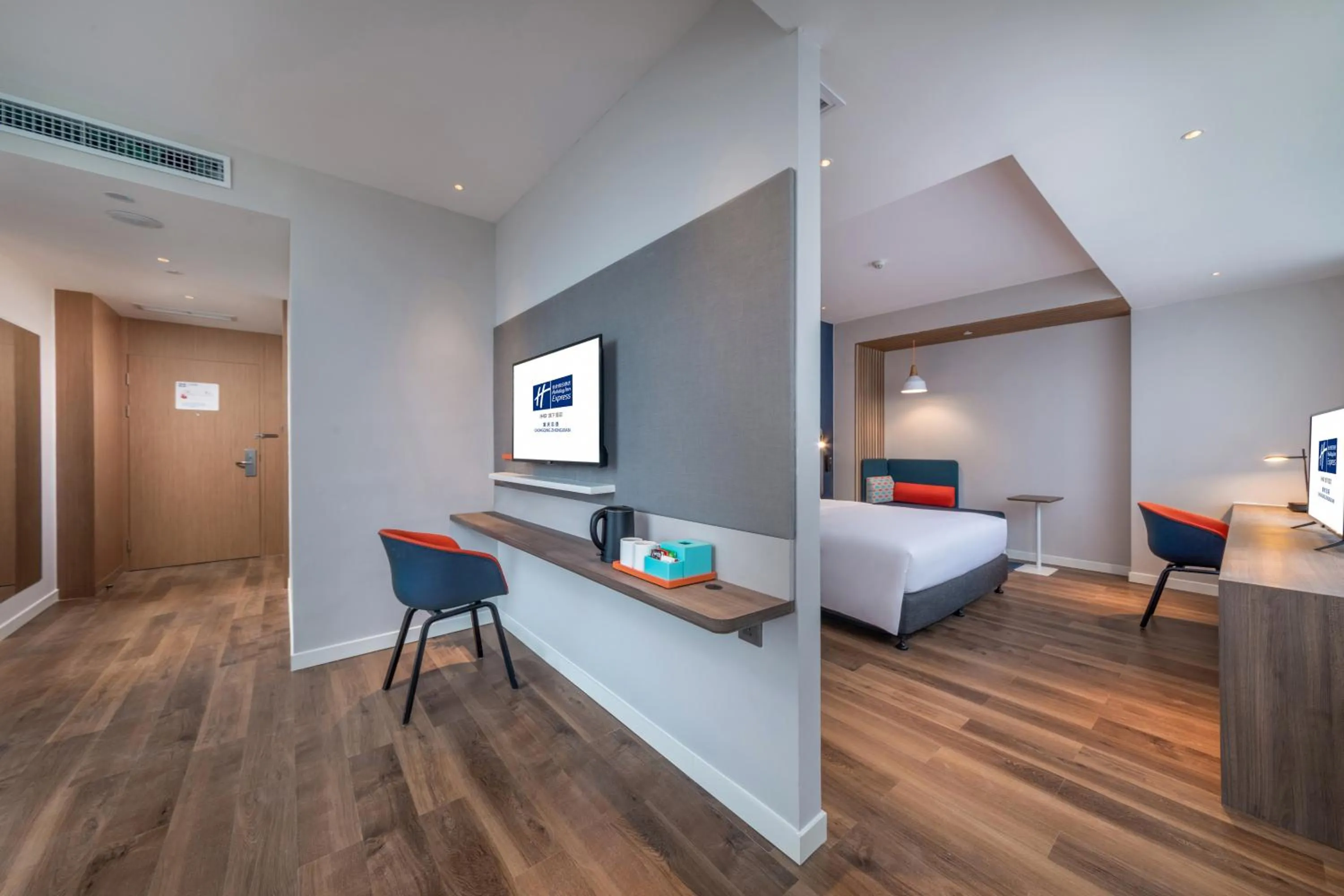 Bed in Holiday Inn Express Chongqing Zhongxian by IHG