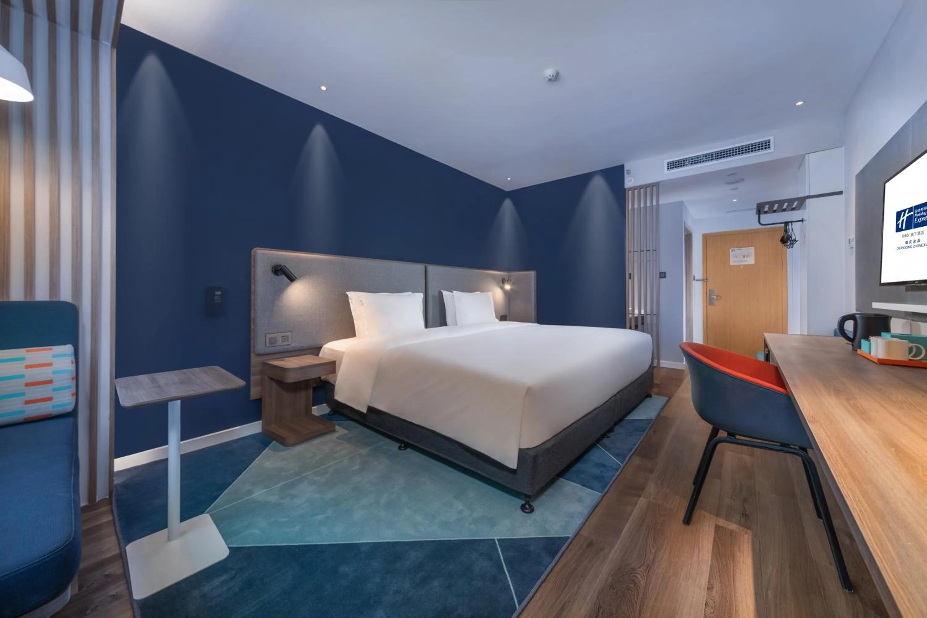 Bed in Holiday Inn Express Chongqing Zhongxian by IHG