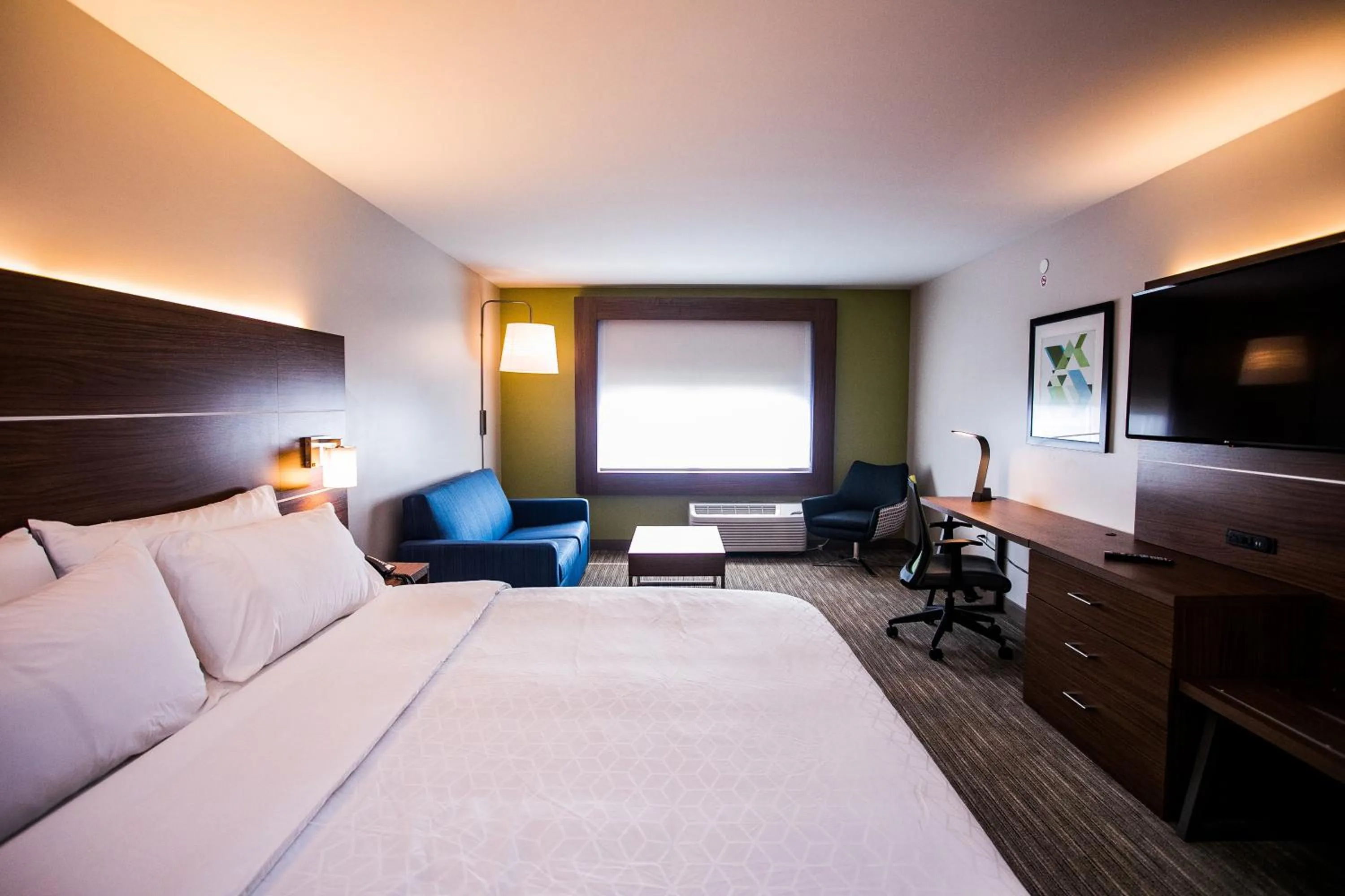 Coffee/tea facilities, Bed in Holiday Inn Express & Suites Rehoboth Beach by IHG
