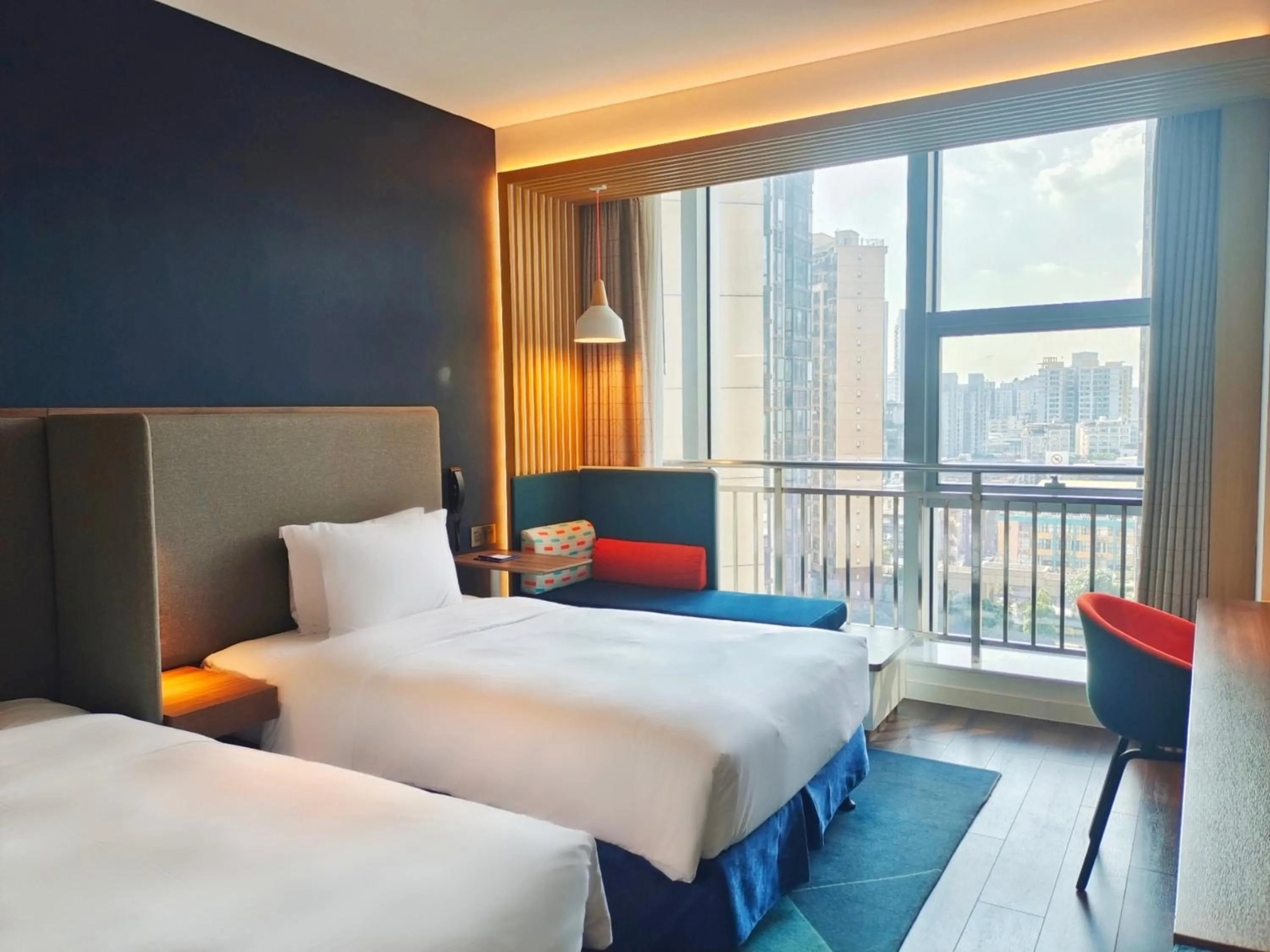 Photo of the whole room, Bed in Holiday Inn Express Dongguan Humen, an IHG Hotel