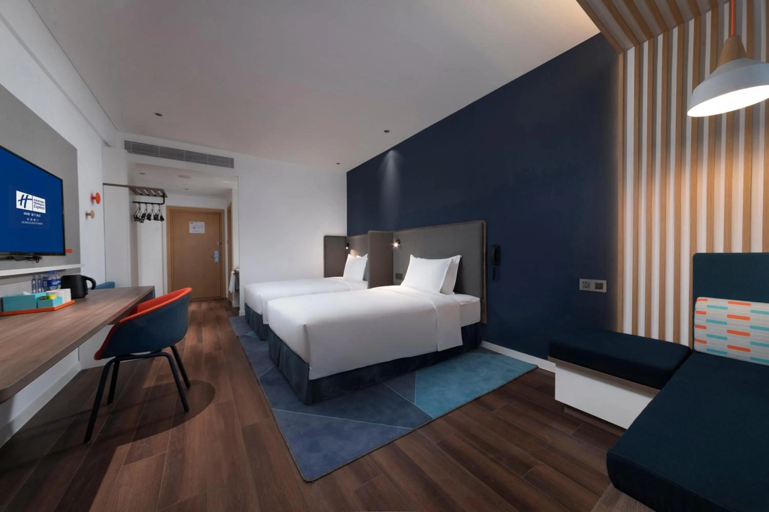 Photo of the whole room, Bed in Holiday Inn Express Dongguan Humen, an IHG Hotel