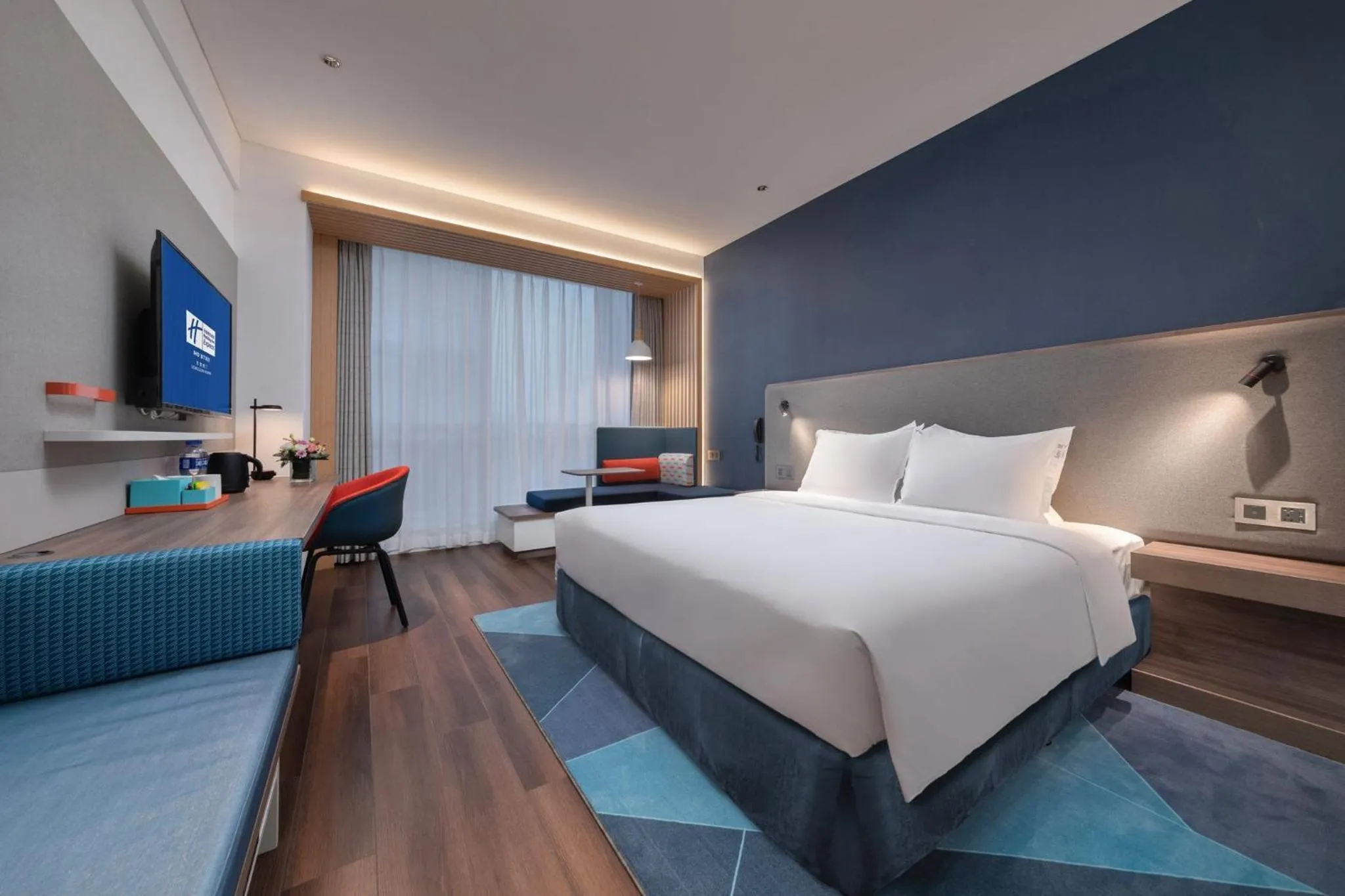 Photo of the whole room, Bed in Holiday Inn Express Dongguan Humen, an IHG Hotel