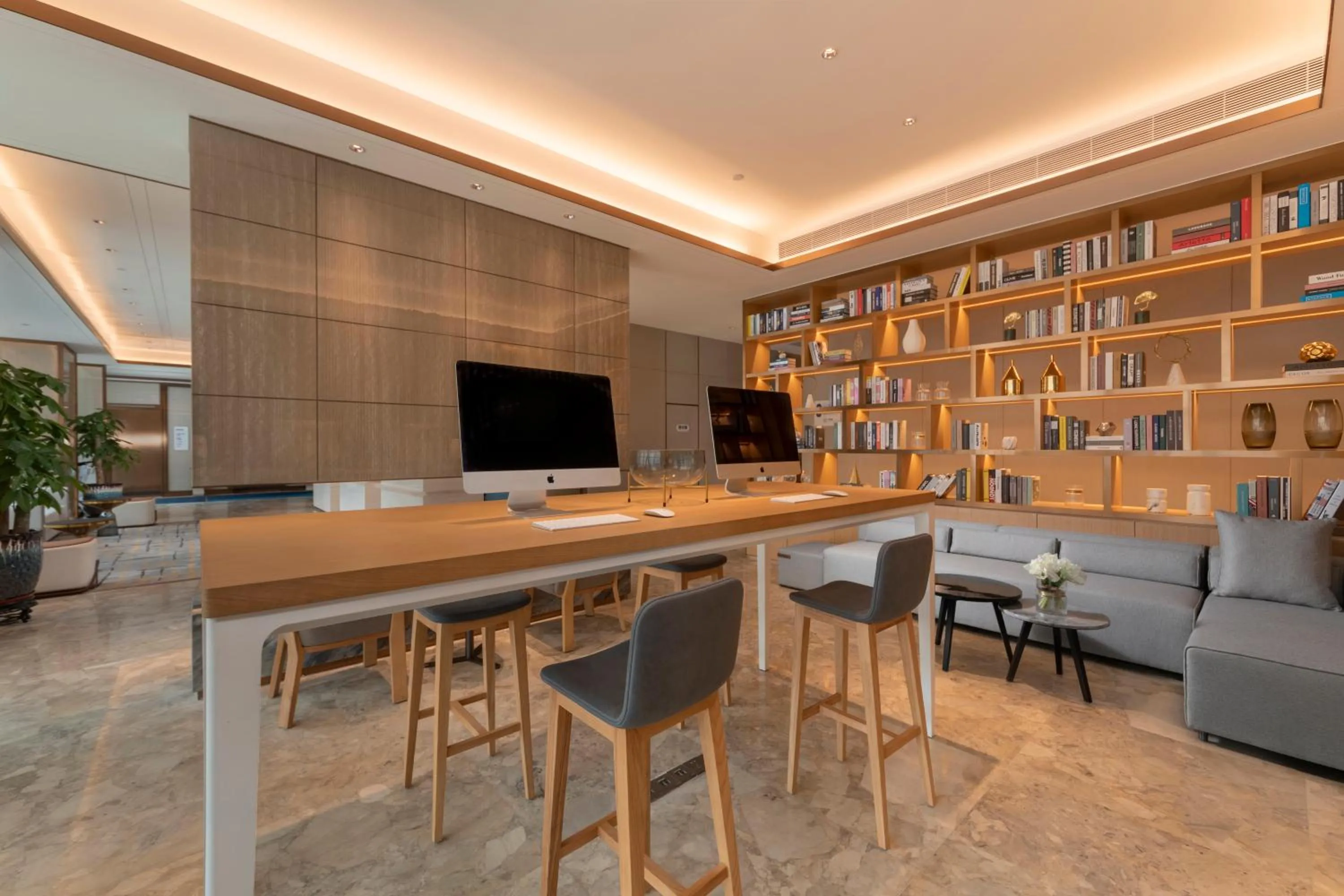 Seating area in Holiday Inn Express Dongguan Humen, an IHG Hotel