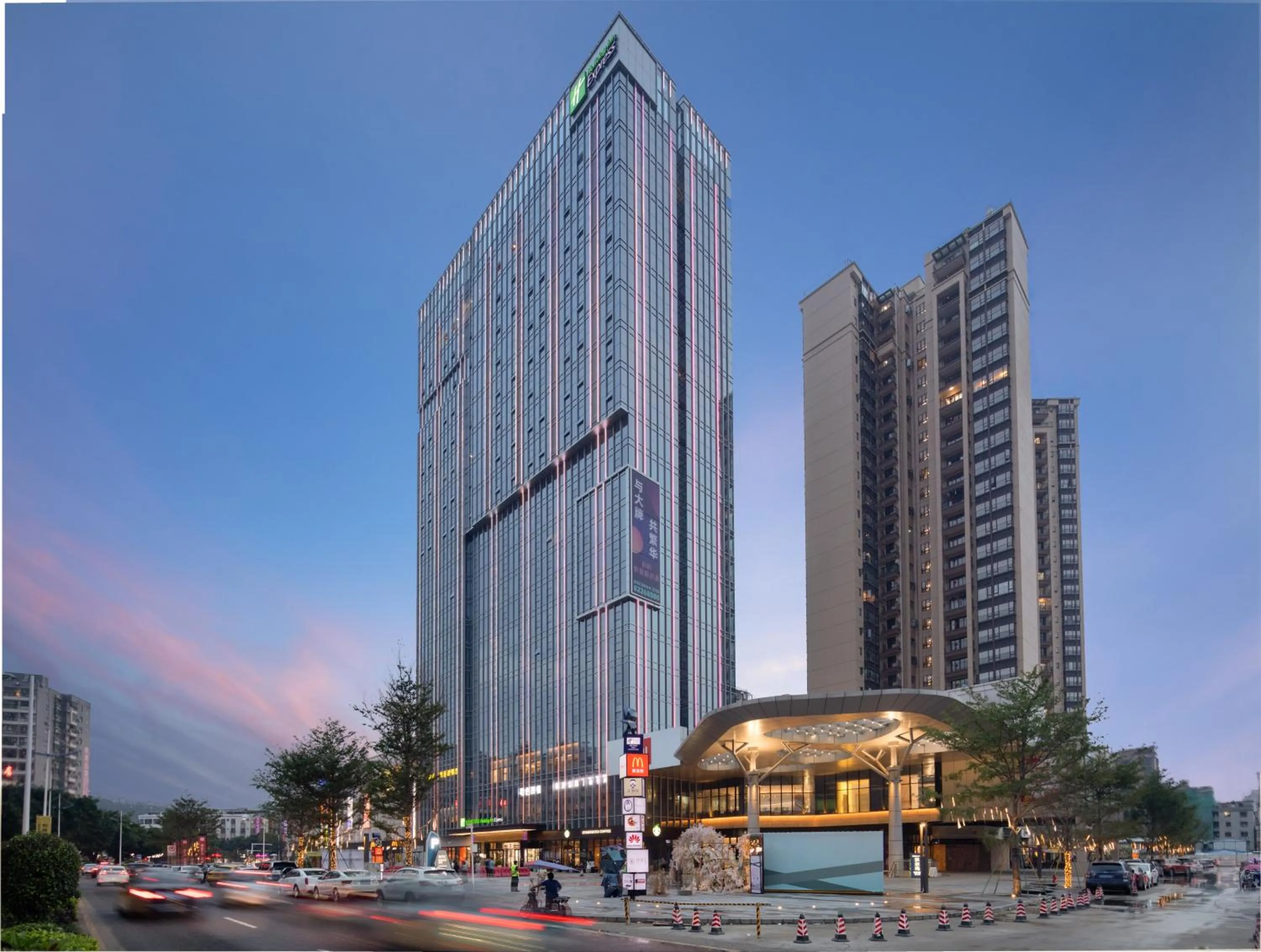Property building in Holiday Inn Express Dongguan Humen, an IHG Hotel