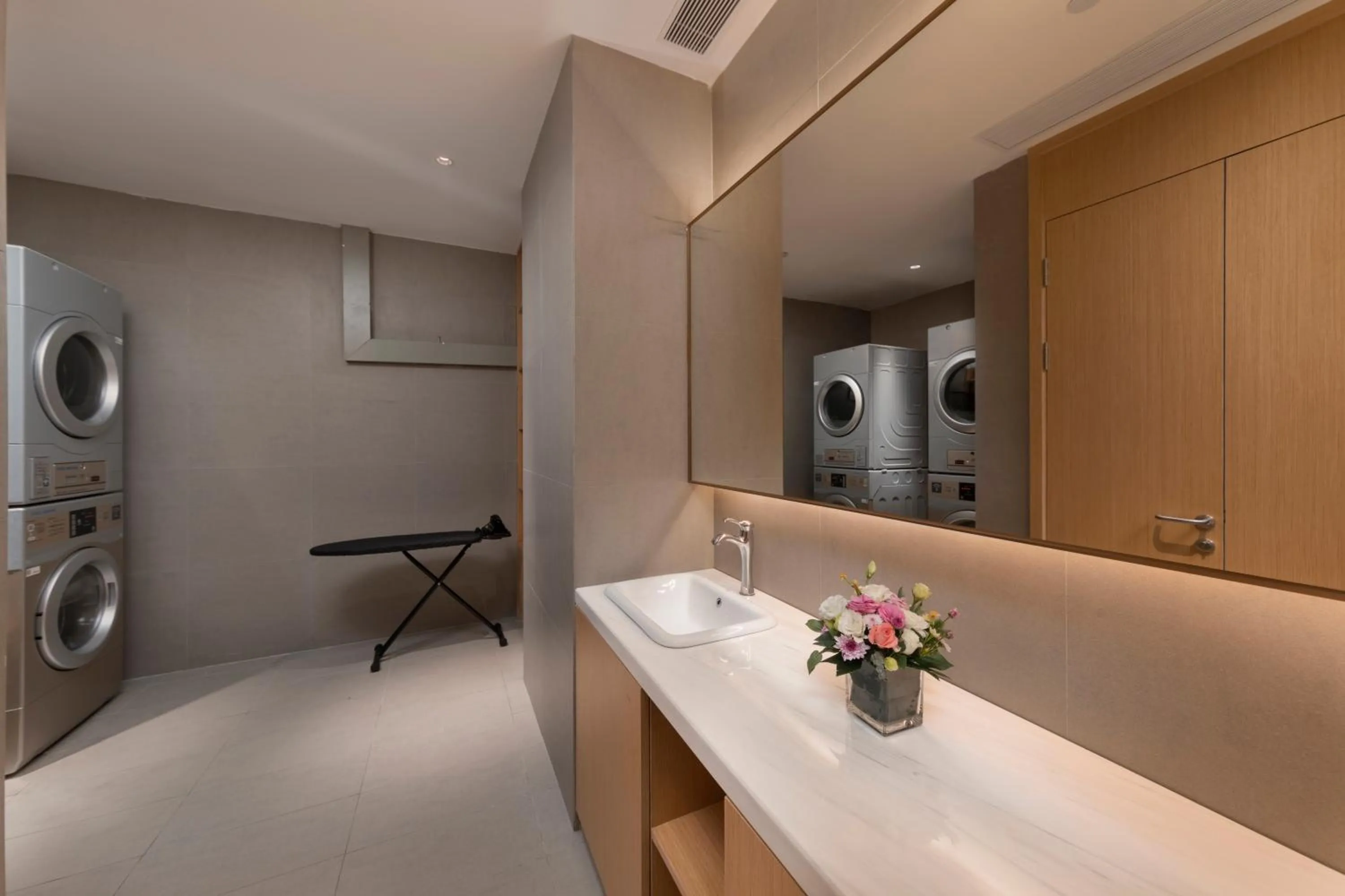 washing machine in Holiday Inn Express Dongguan Humen, an IHG Hotel