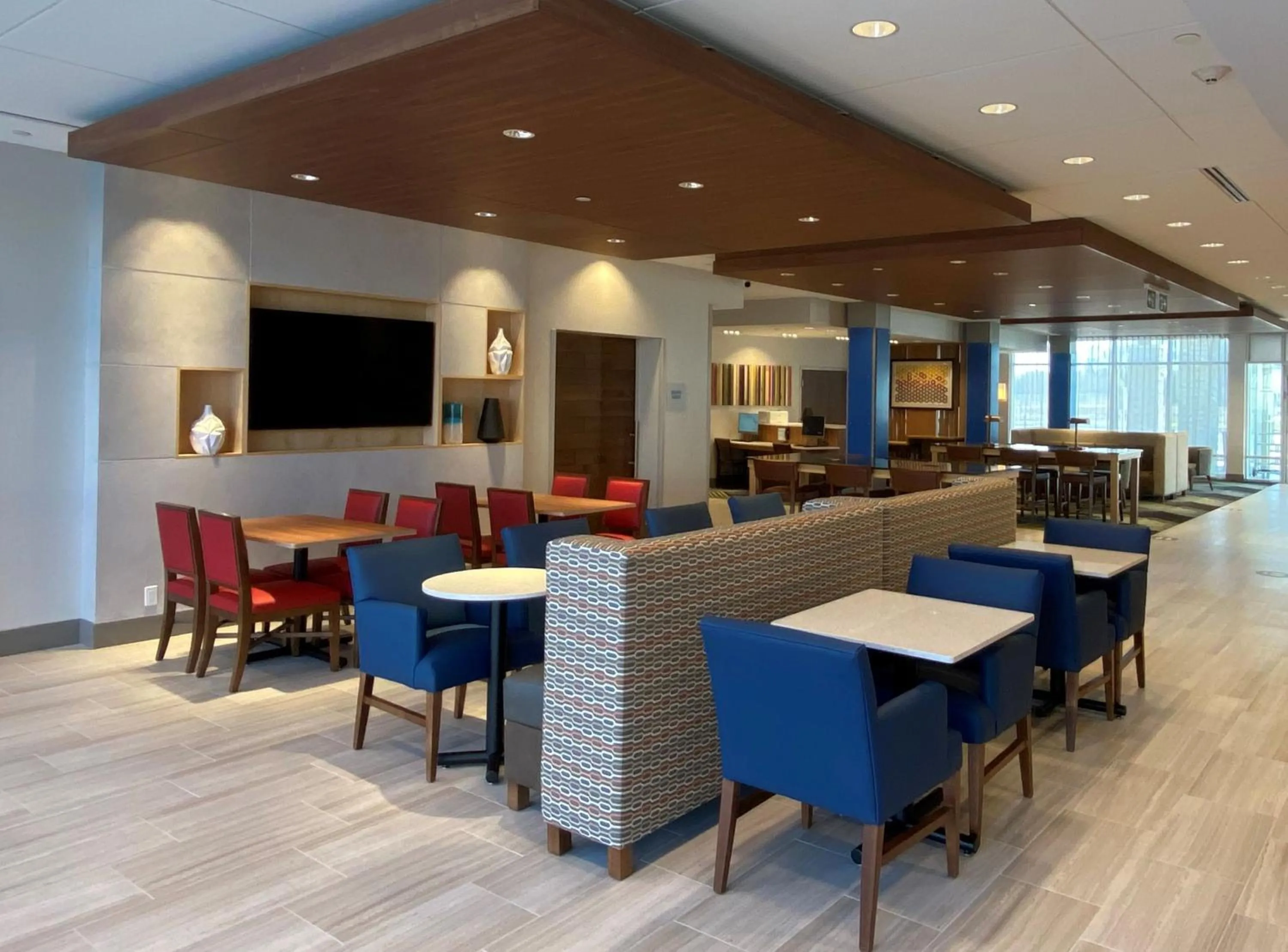 Restaurant/places to eat in Holiday Inn Express & Suites - Aurora by IHG