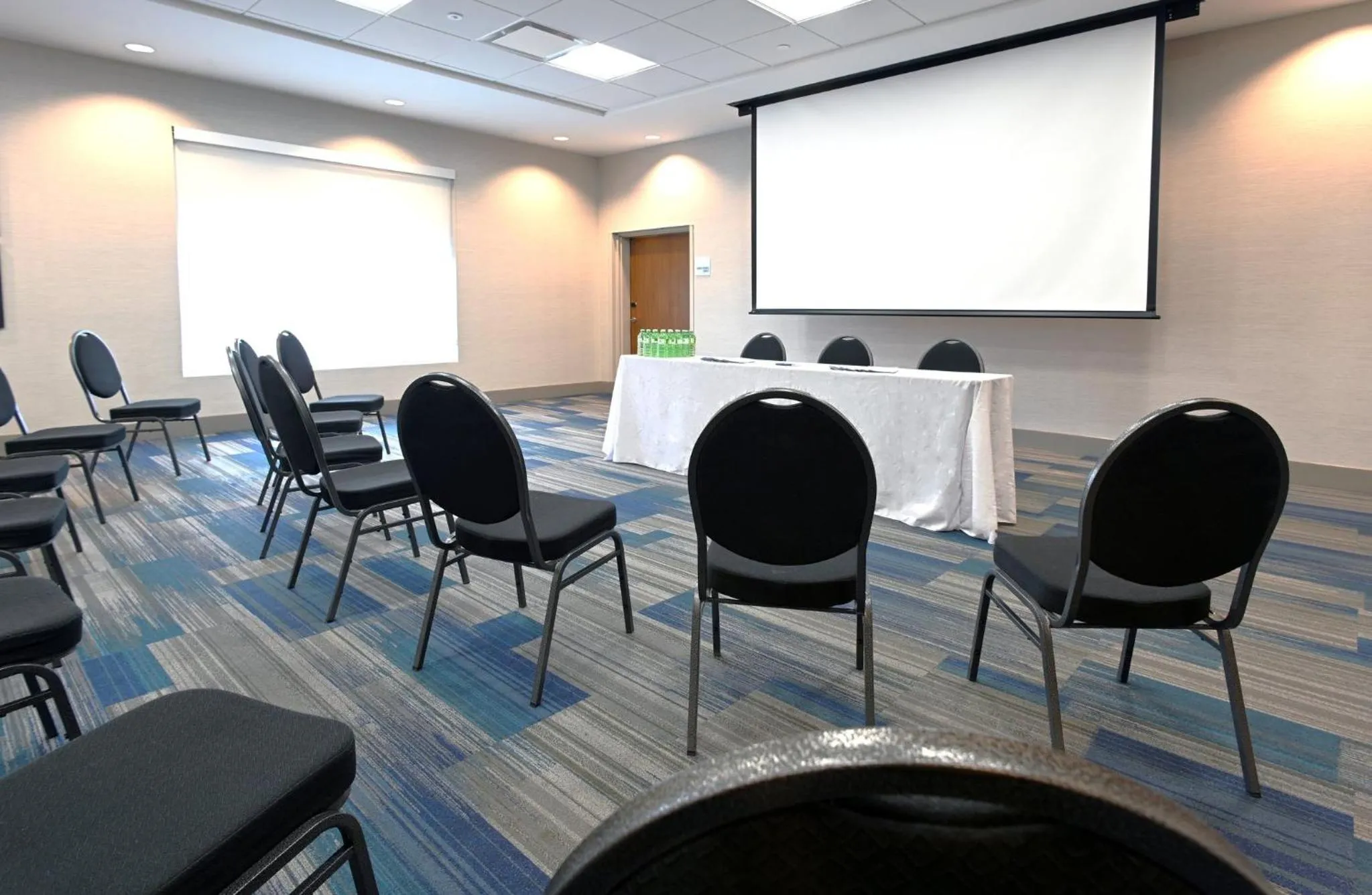 Meeting/conference room in Holiday Inn Express & Suites - Aurora by IHG