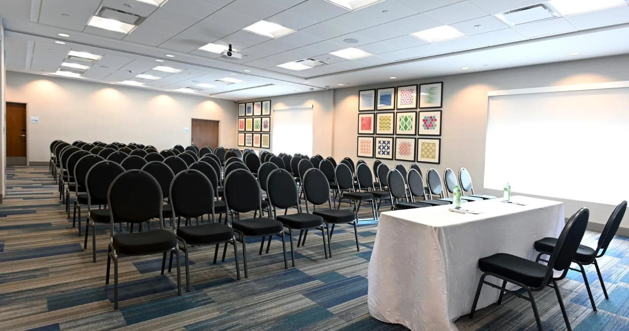 Meeting/conference room in Holiday Inn Express & Suites - Aurora by IHG