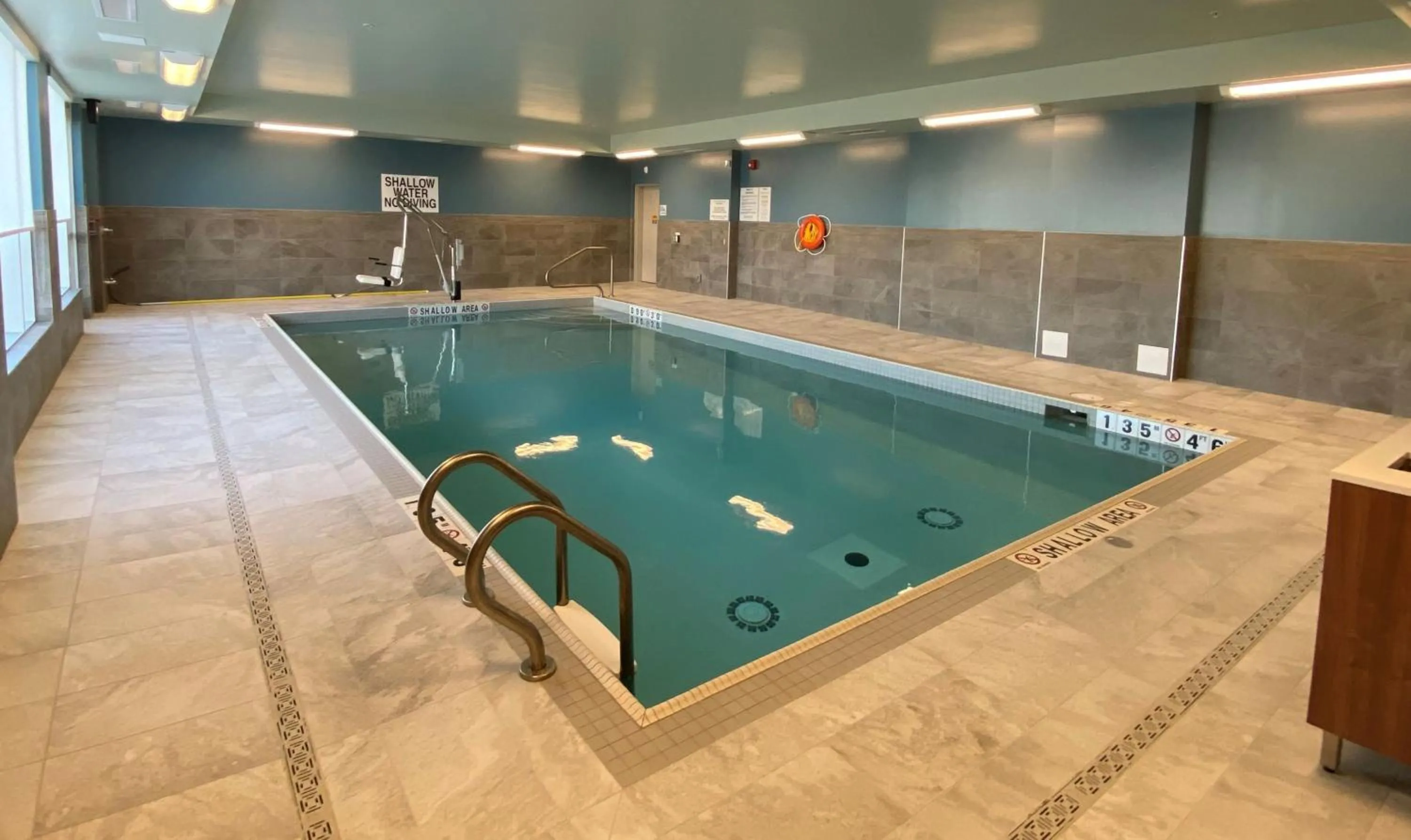 Swimming pool in Holiday Inn Express & Suites - Aurora by IHG