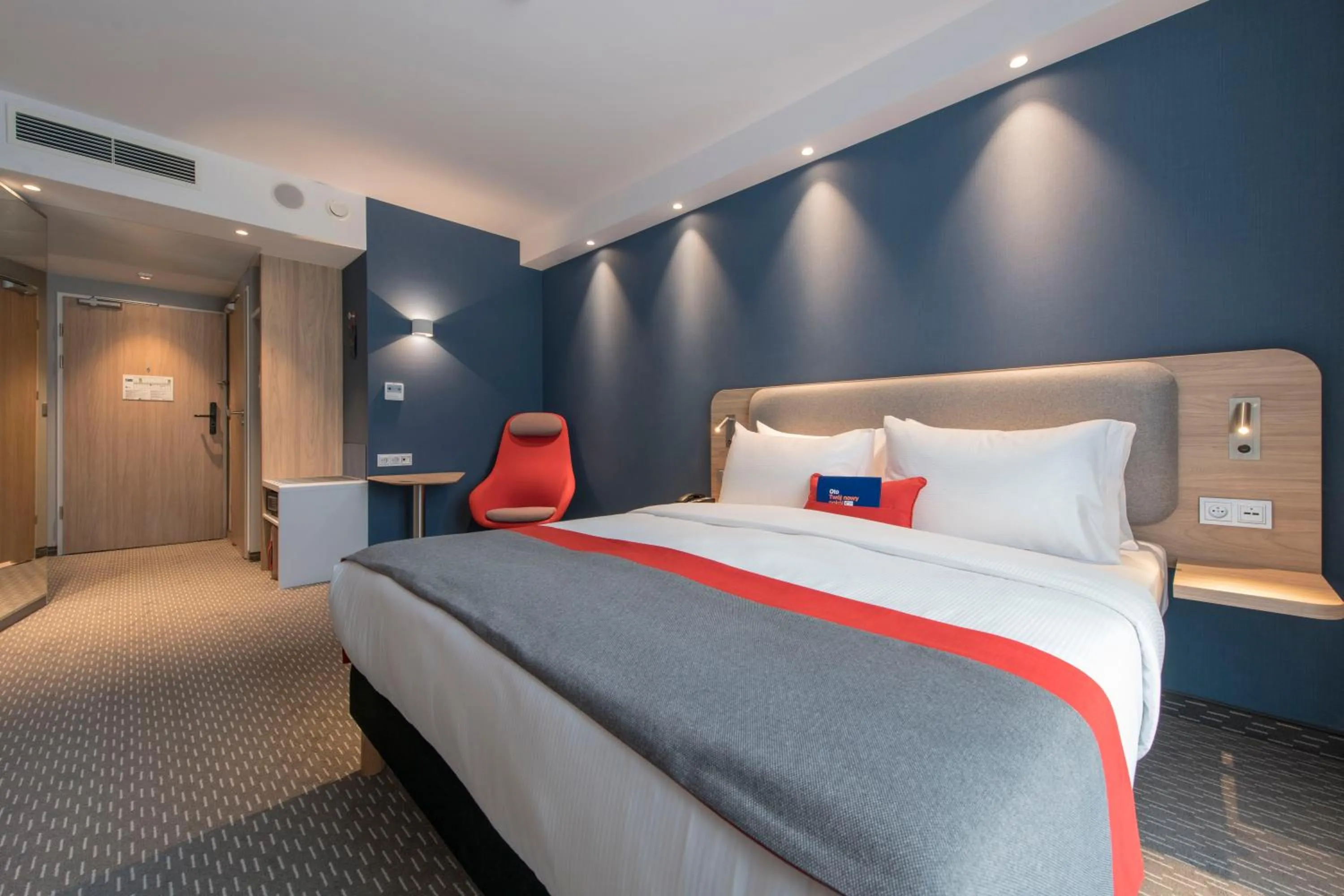 Bed in Holiday Inn Express Warsaw - Mokotow by IHG