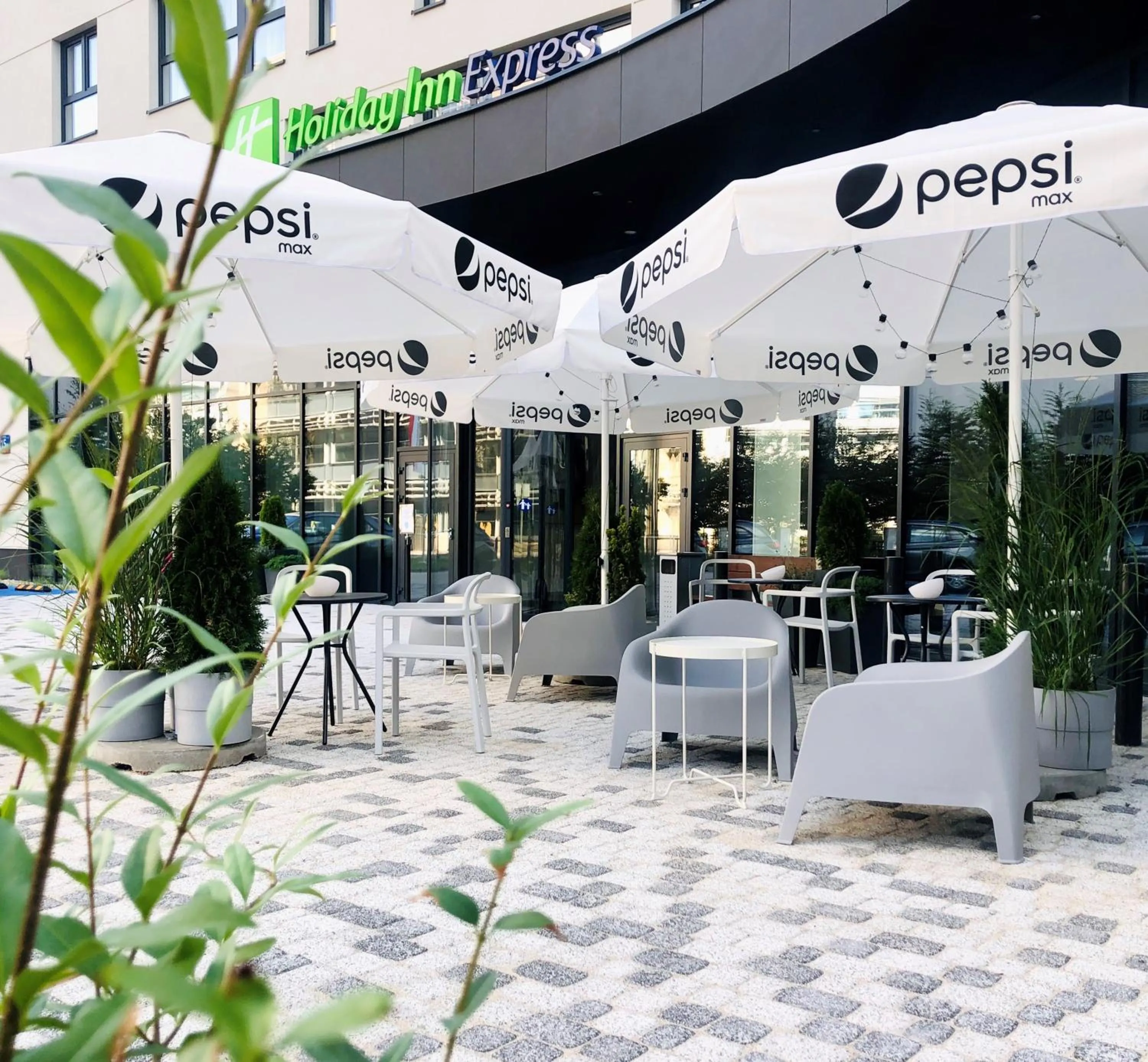 Patio in Holiday Inn Express Warsaw - Mokotow by IHG