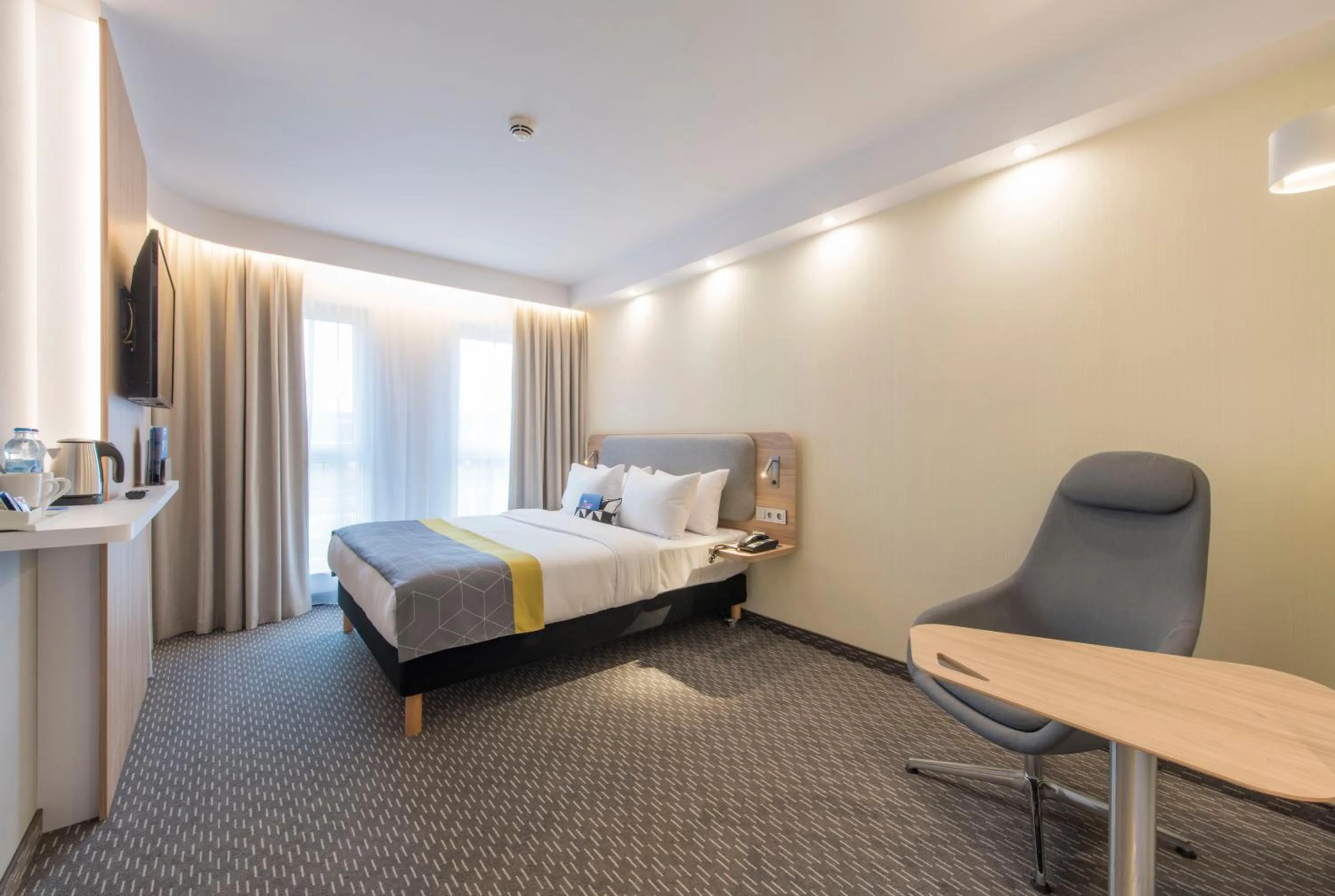 Bed in Holiday Inn Express Warsaw - Mokotow by IHG