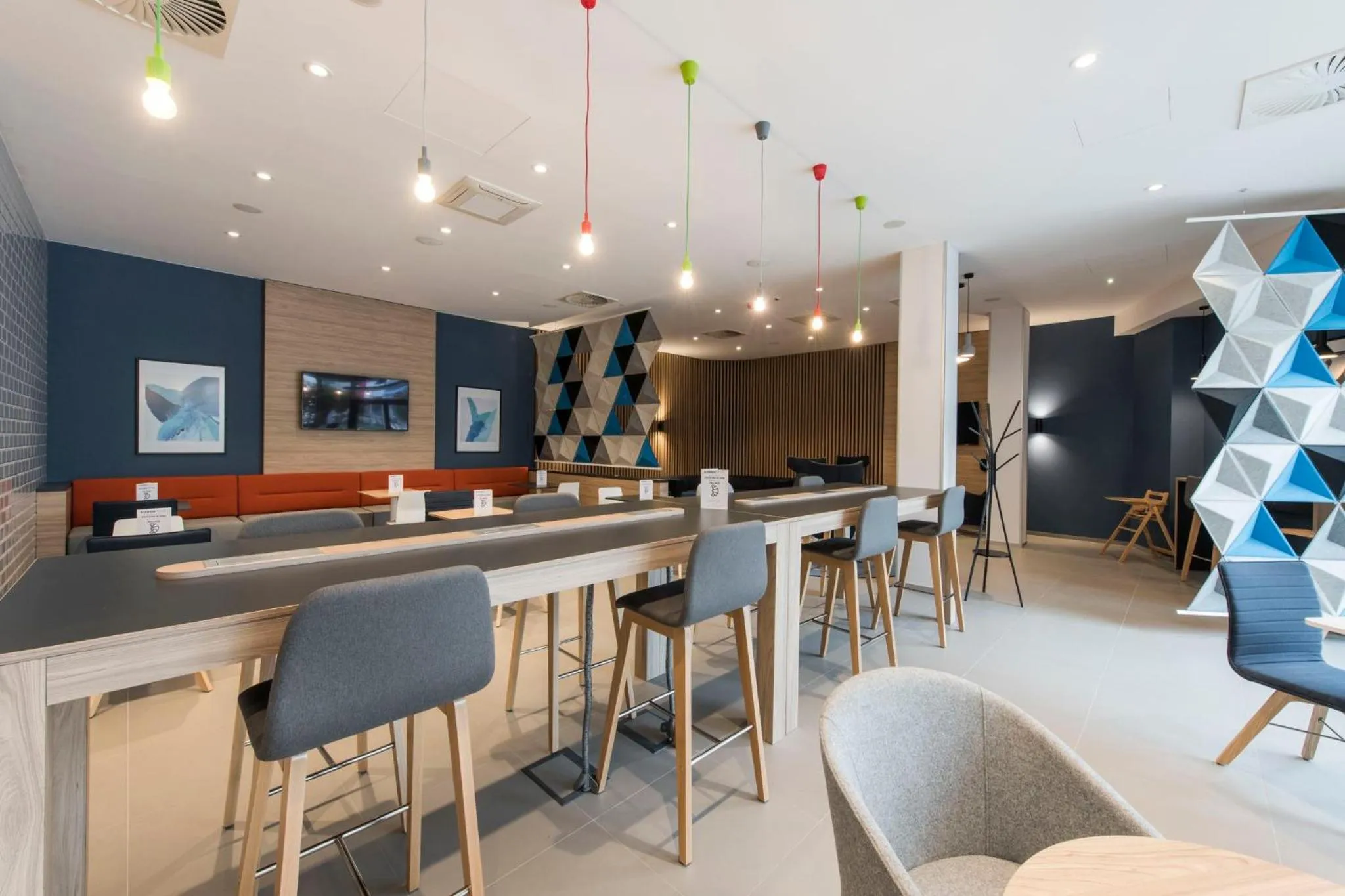 Restaurant/places to eat in Holiday Inn Express Warsaw - Mokotow by IHG