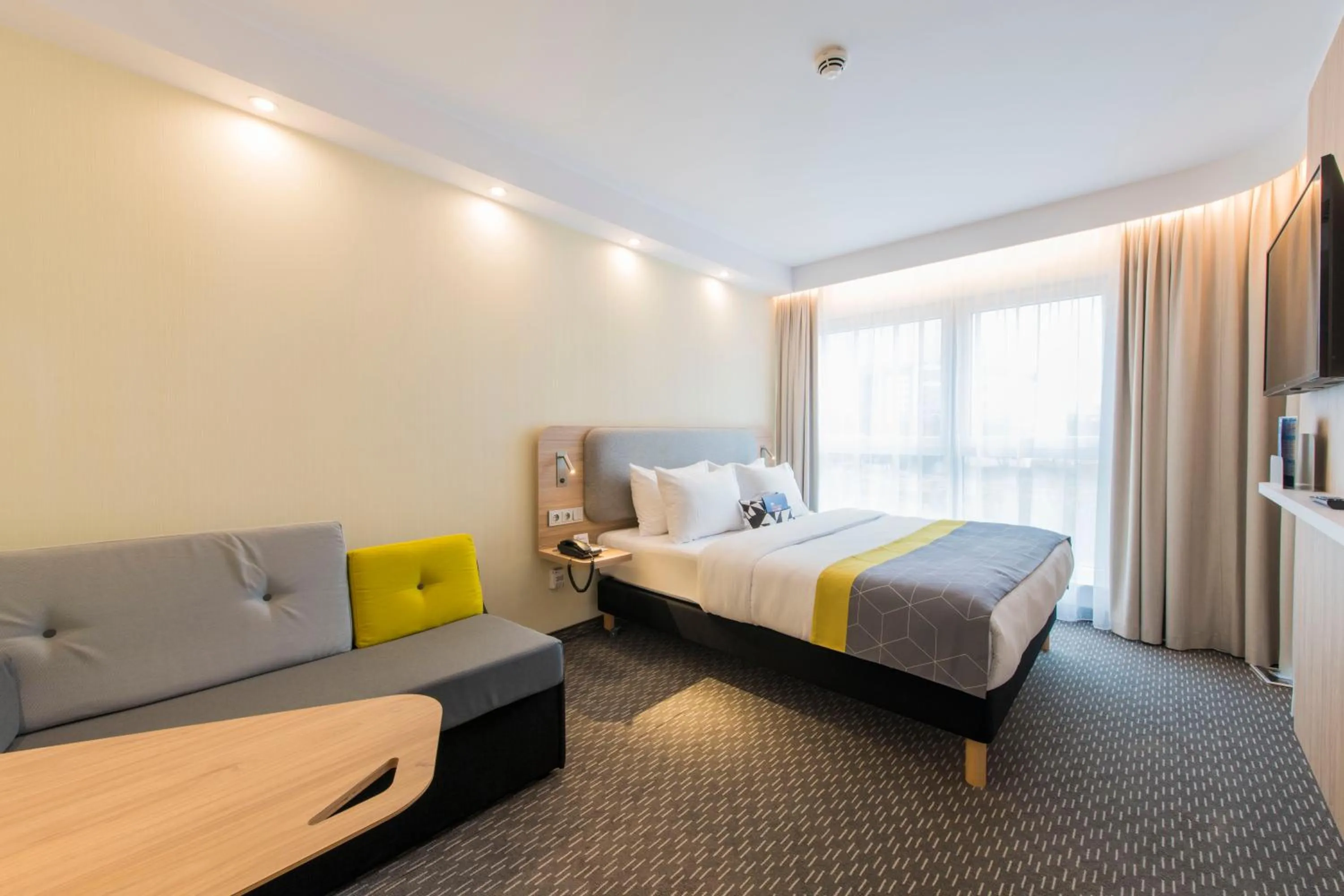 Bed in Holiday Inn Express Warsaw - Mokotow by IHG