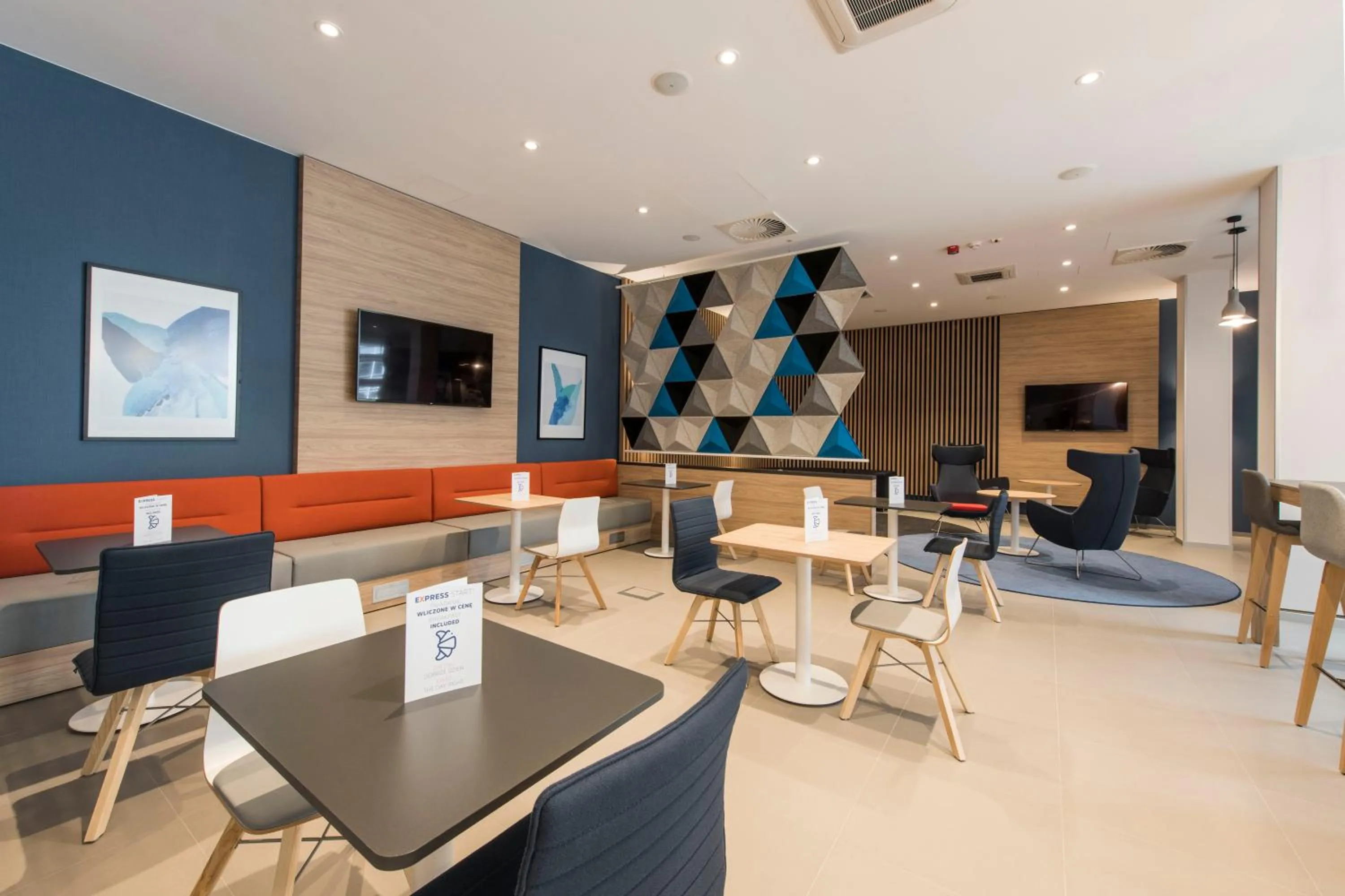 Restaurant/places to eat in Holiday Inn Express Warsaw - Mokotow by IHG