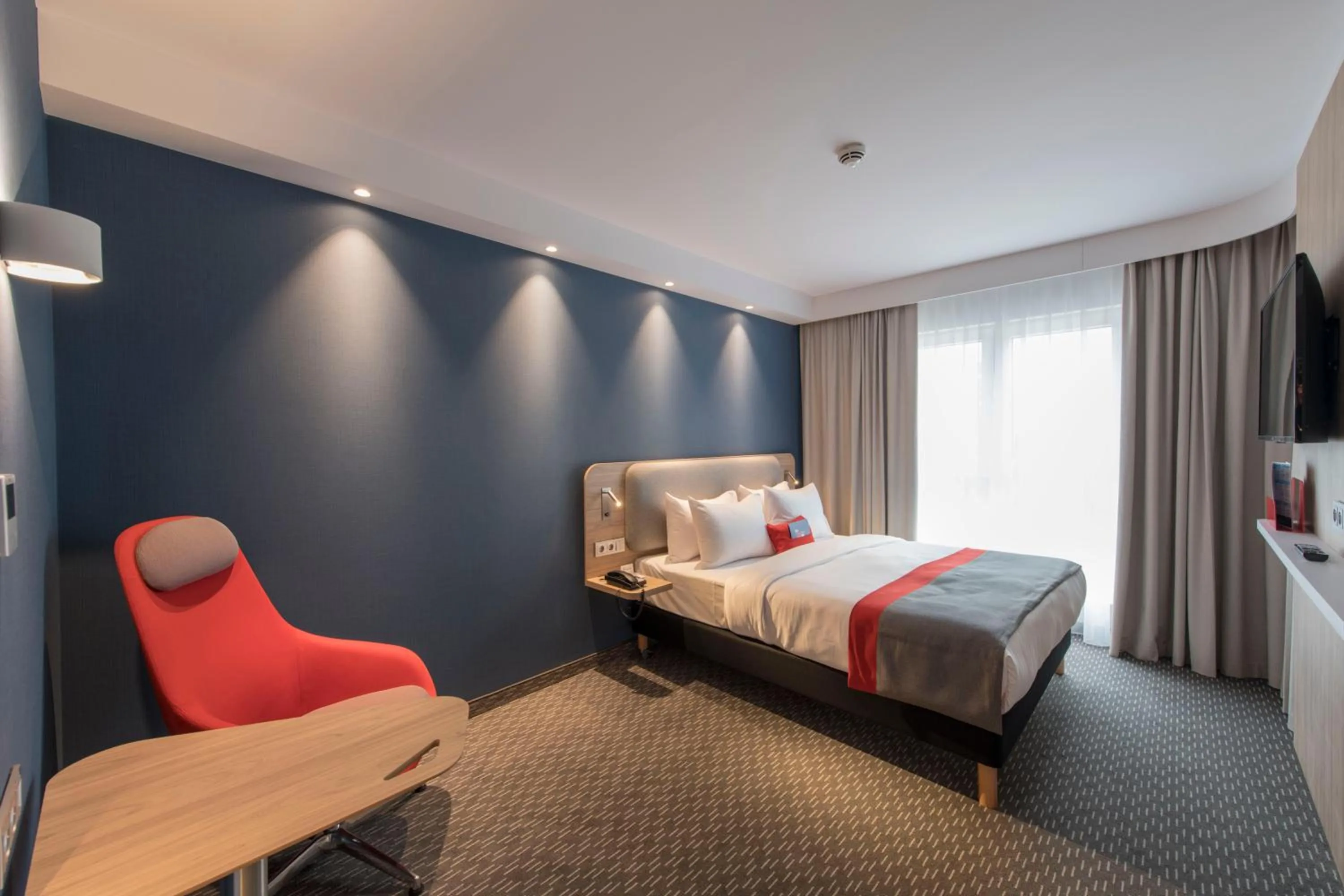 Bed in Holiday Inn Express Warsaw - Mokotow by IHG