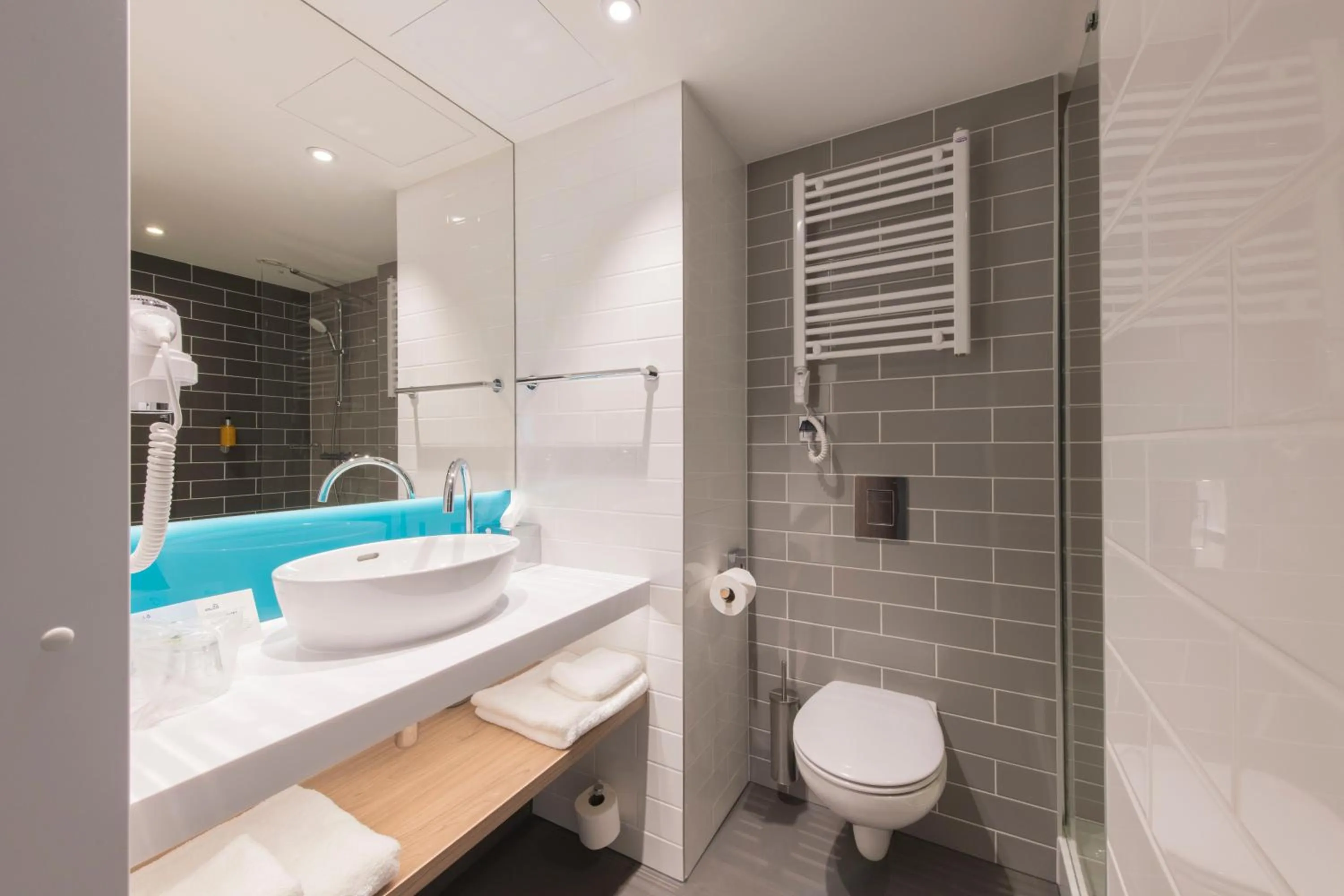 Shower in Holiday Inn Express Warsaw - Mokotow by IHG