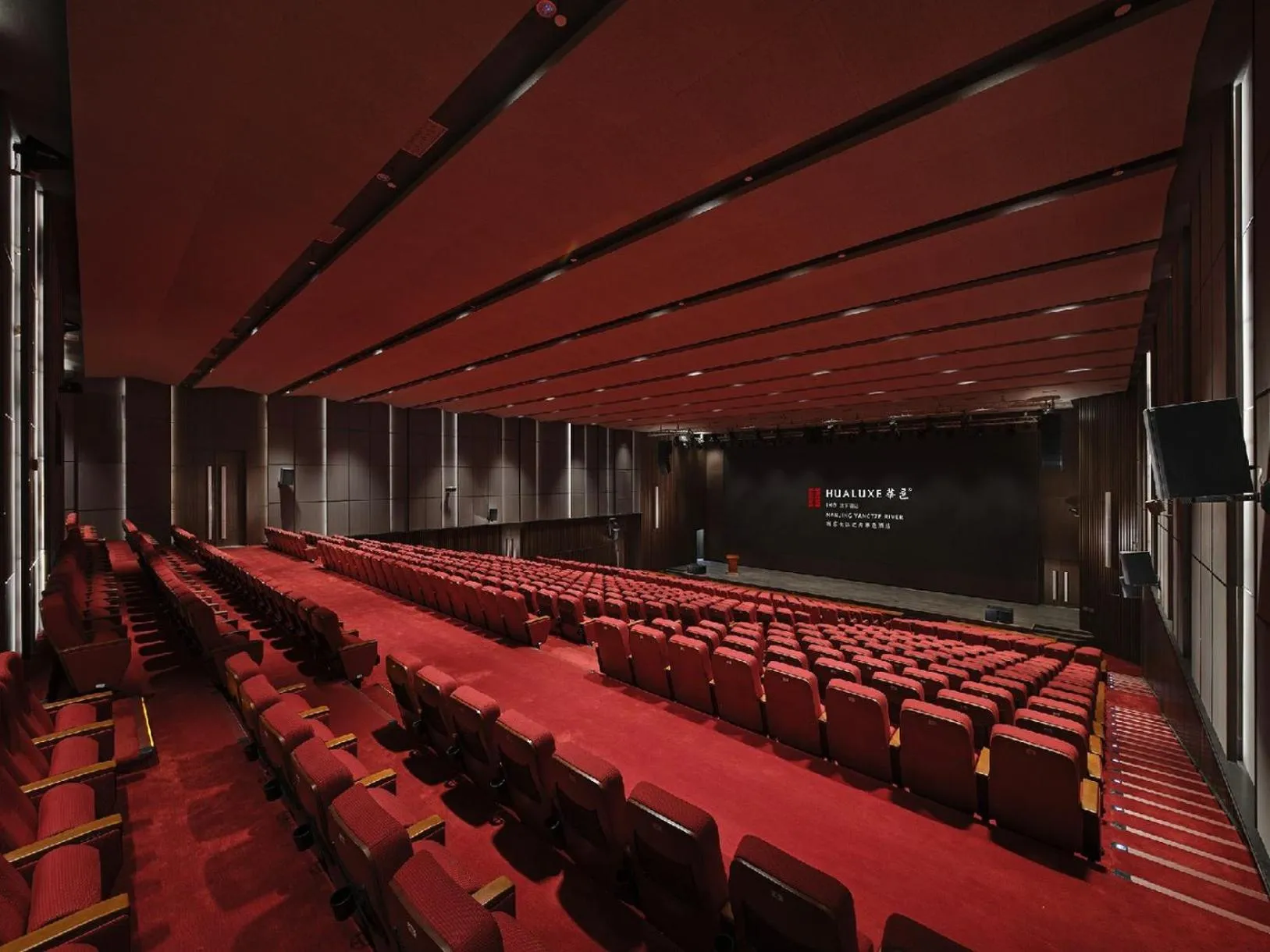 Meeting/conference room in HUALUXE Nanjing Yangtze River