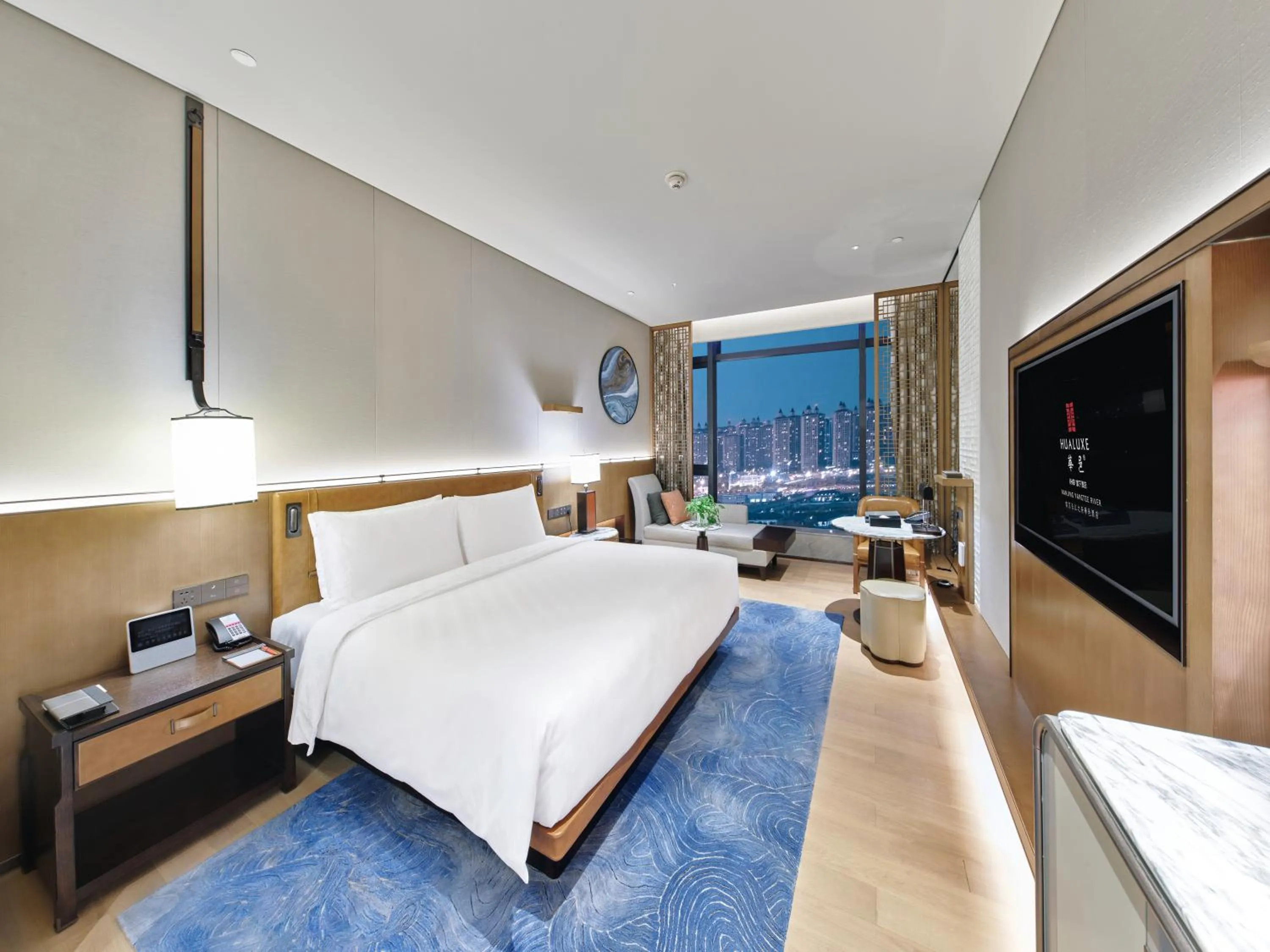 Property building, Bed in HUALUXE Nanjing Yangtze River