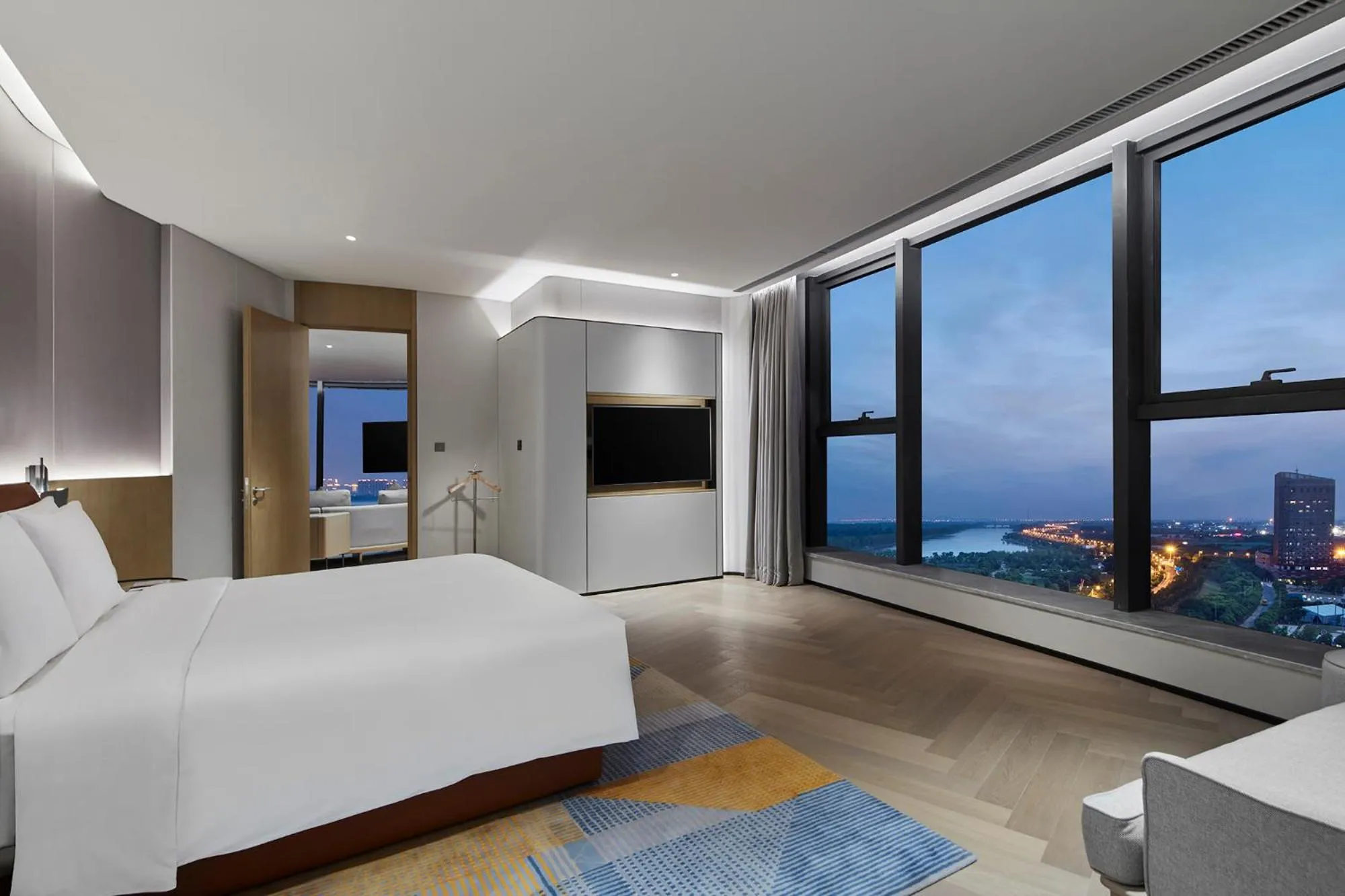 TV and multimedia, Bed in EVEN Hotel Nanjing Yangtze River by IHG